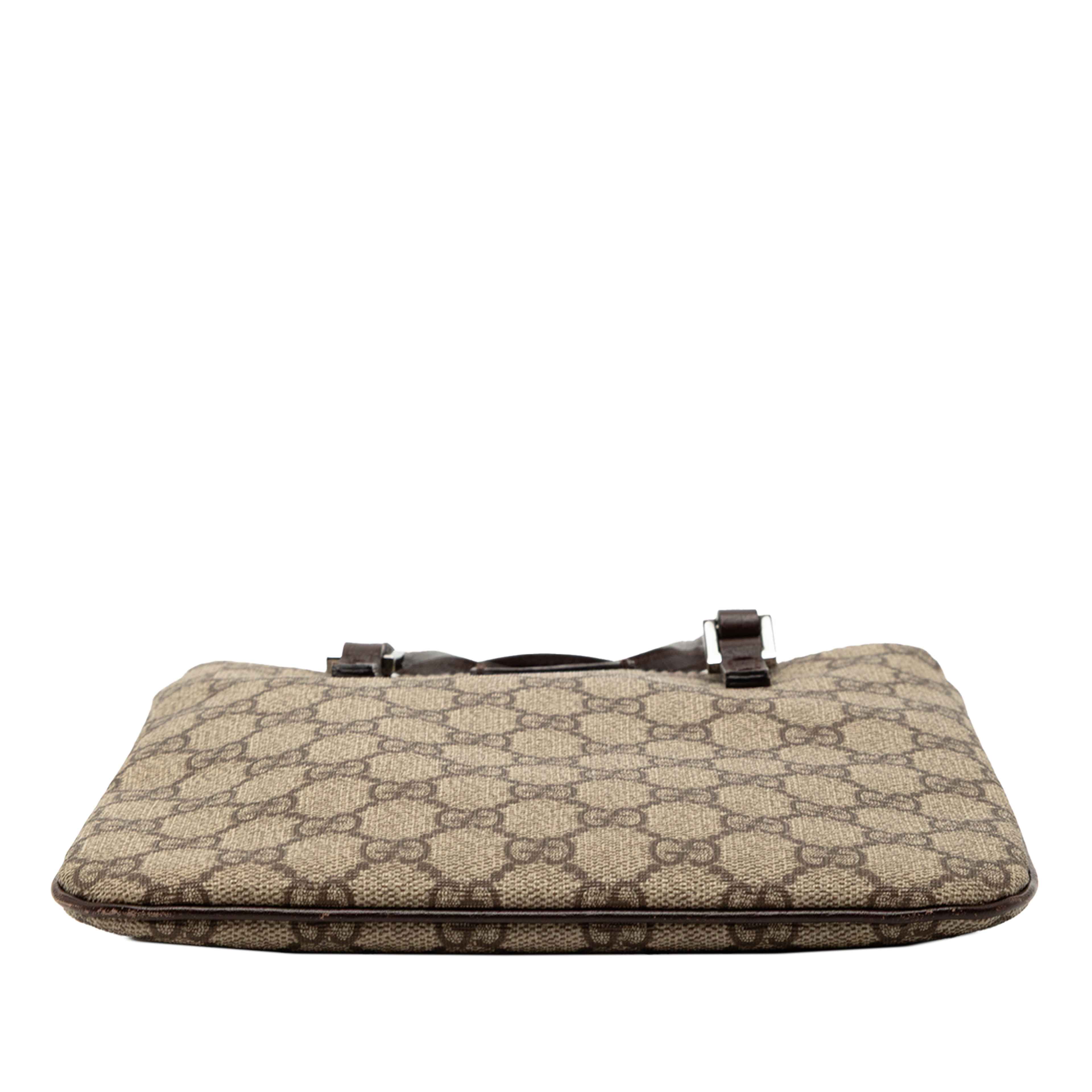 Gucci Gg Supreme Handbag, från Luxclusif, i färgen beige. Klicka för att öppna bilden i stort format