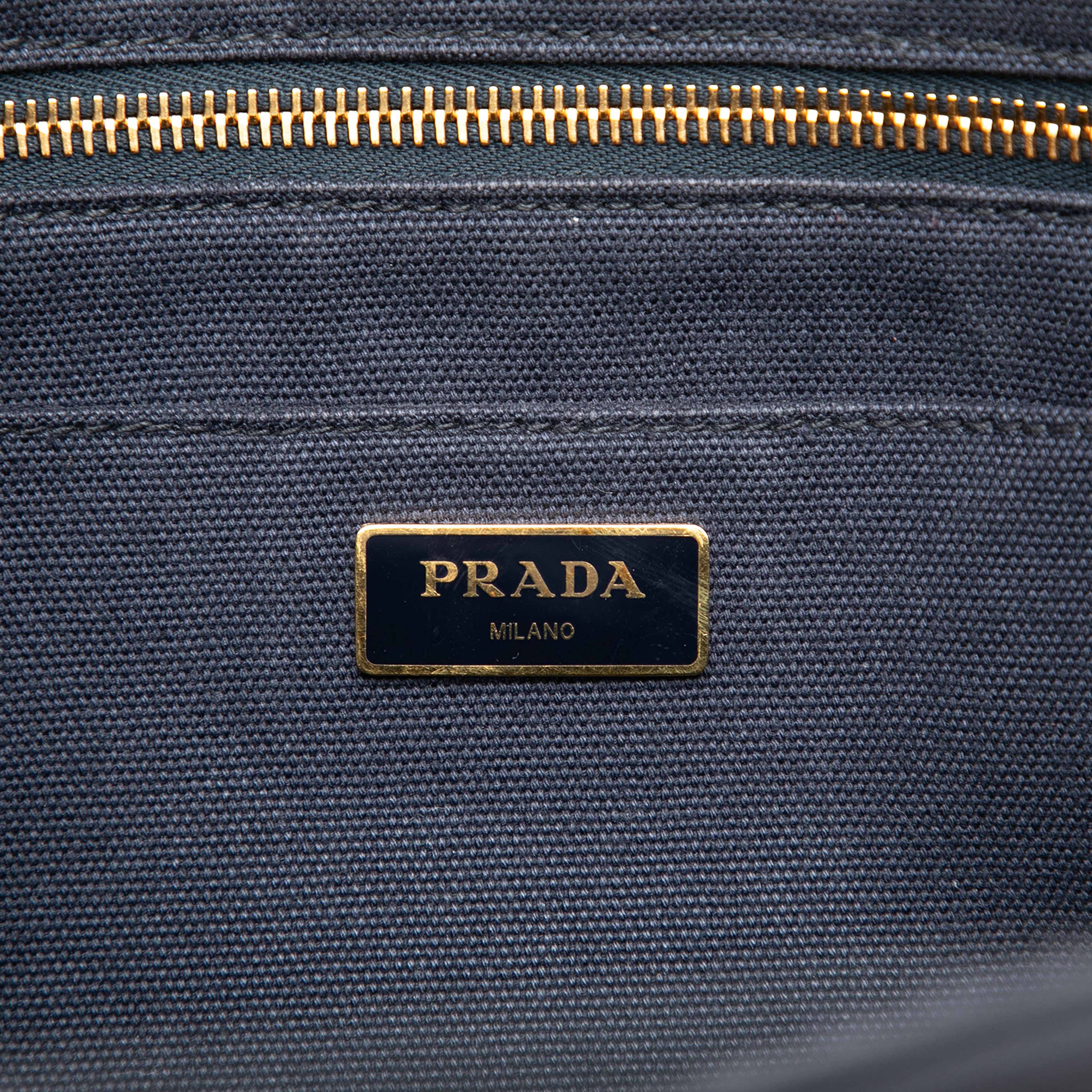 Prada Small Canvas Canapa Logo Tote, från Luxclusif, i färgen blå. Klicka för att öppna bilden i stort format