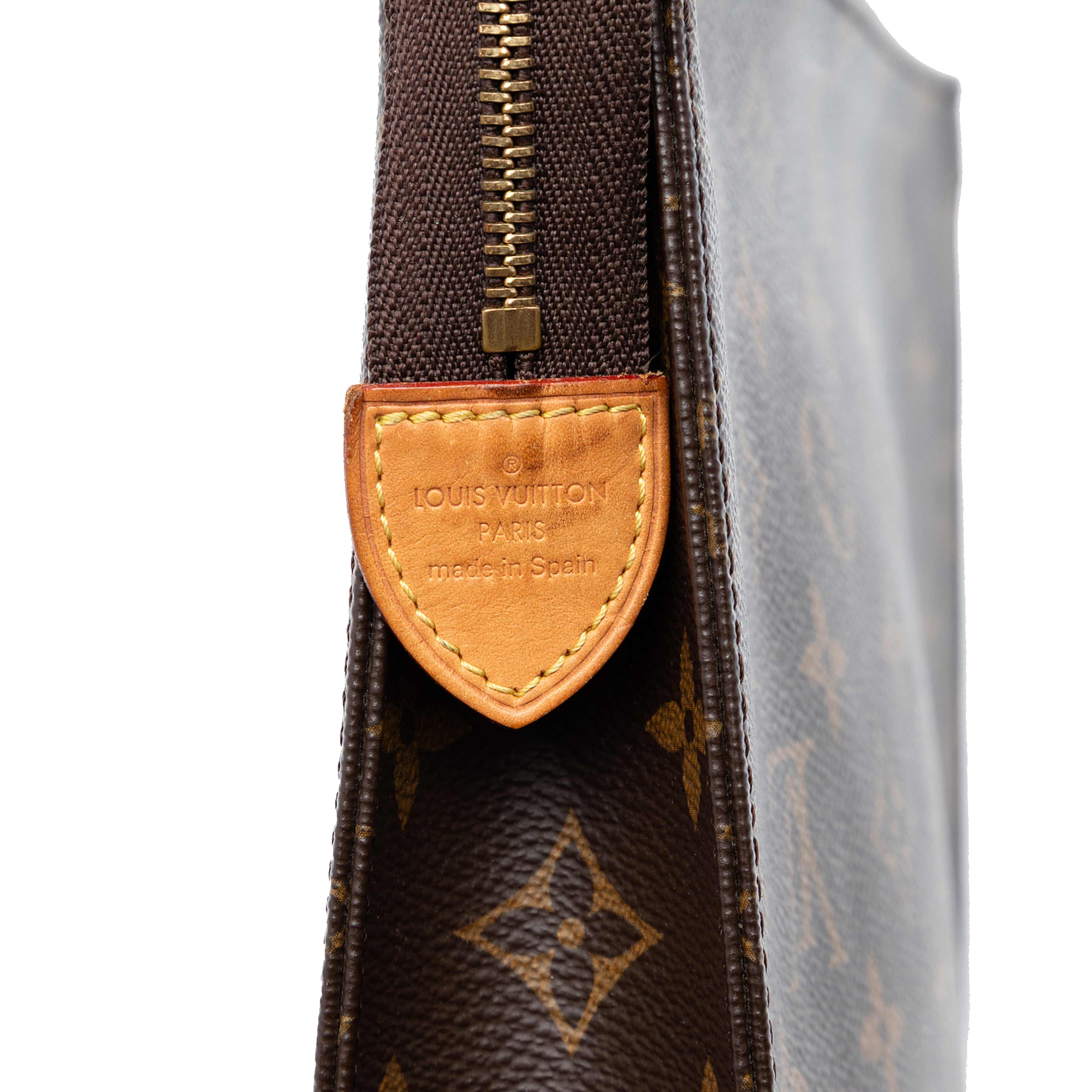 Louis Vuitton Monogram Toiletry Pouch 26, från Luxclusif, i färgen brown. Klicka för att öppna bilden i stort format