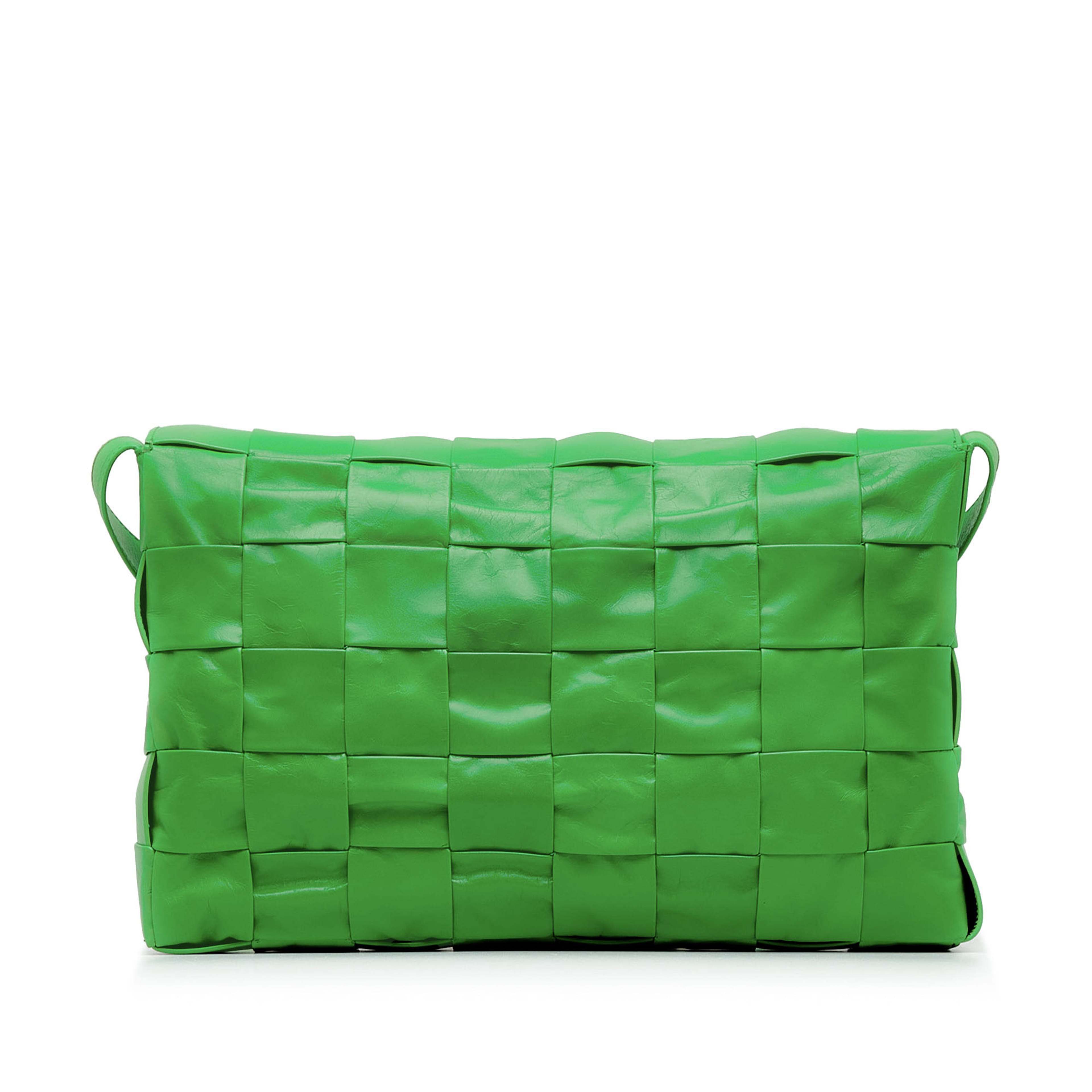 Bottega Veneta Maxi Nappa Intrecciato Cassette Crossbody, från Luxclusif, i färgen green. Klicka för att öppna bilden i stort format