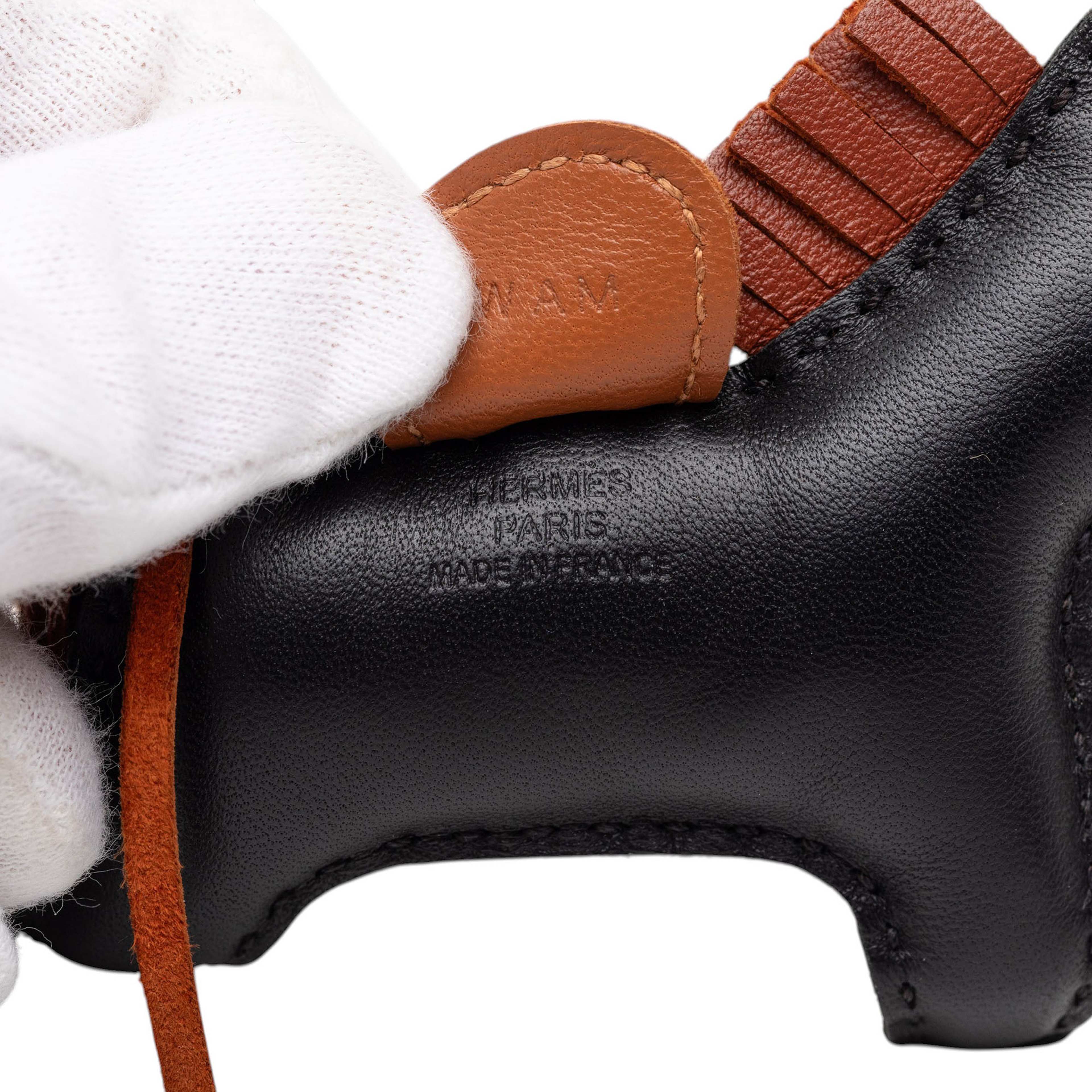 Hermès Milo Lambskin Grigri Rodeo Bag Charm Pm, från Luxclusif, i färgen svart. Klicka för att öppna bilden i stort format