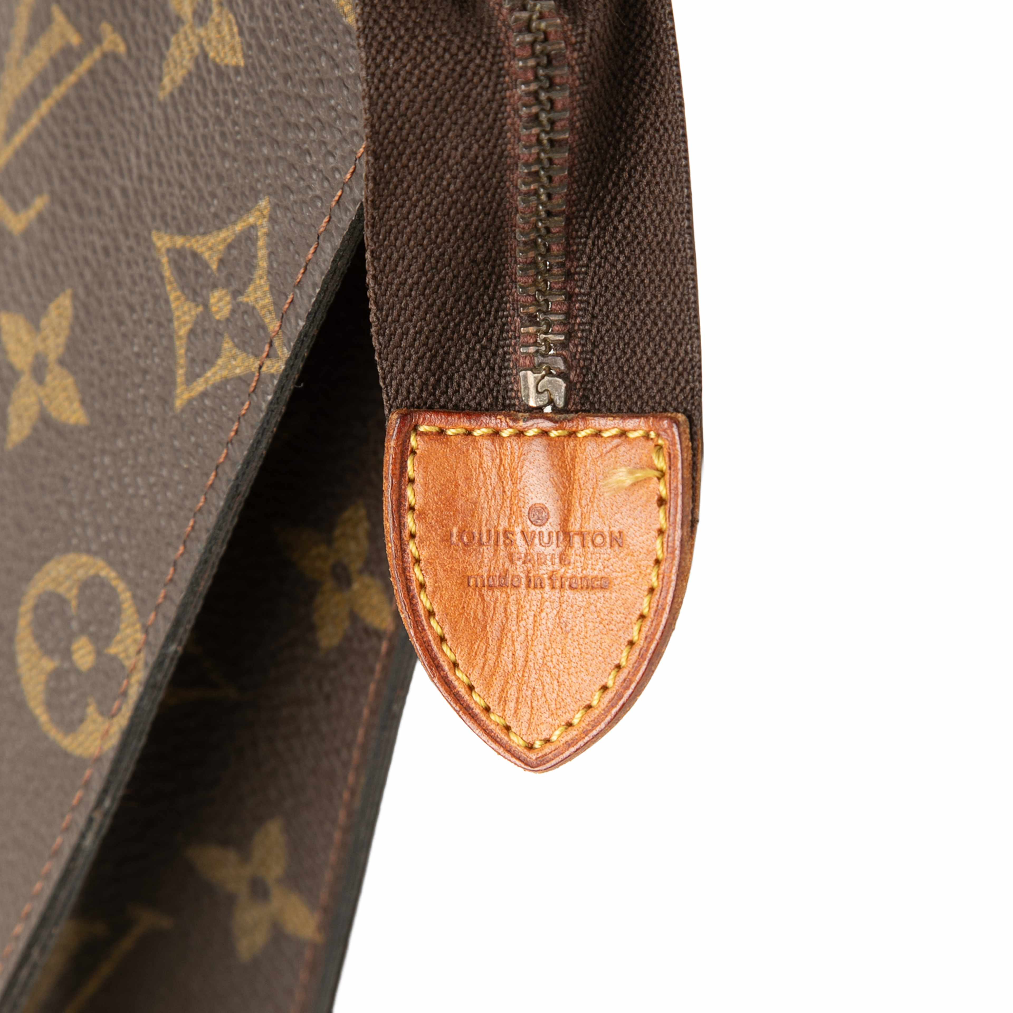 Louis Vuitton Monogram Toiletry Pouch 26, från Luxclusif, i färgen brown. Klicka för att öppna bilden i stort format