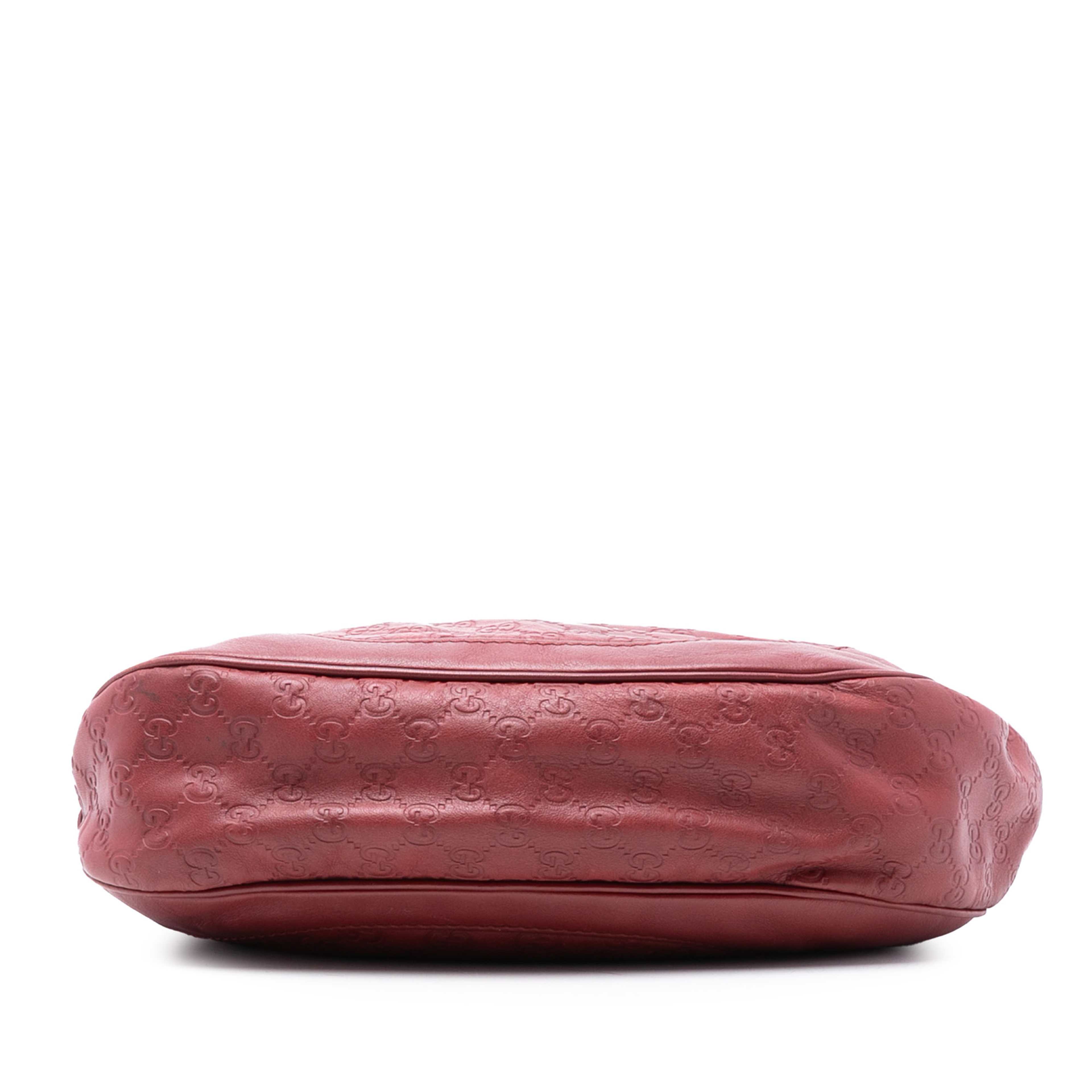 Gucci Guccissima Charlotte Crossbody, från Luxclusif, i färgen red. Klicka för att öppna bilden i stort format