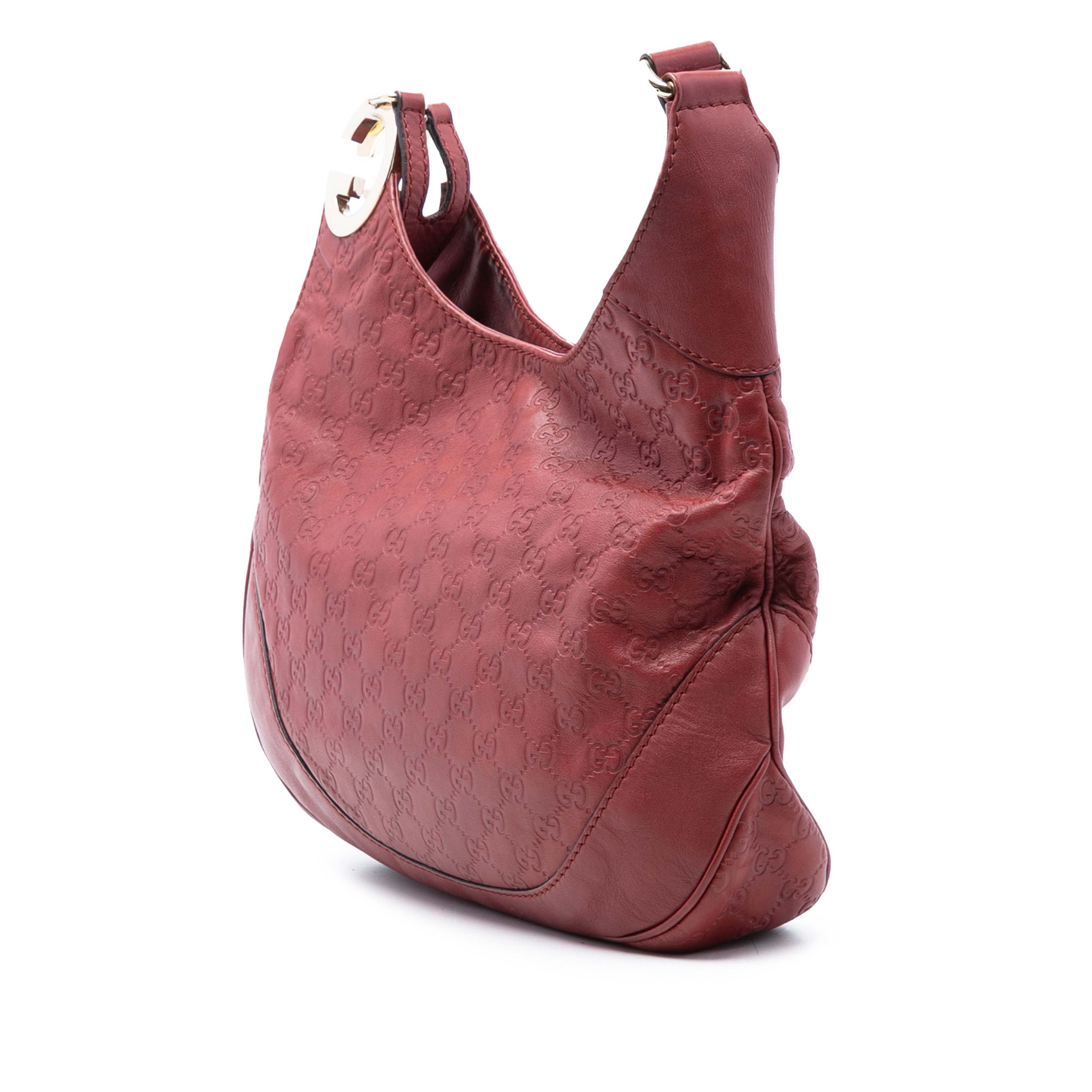 Gucci Guccissima Charlotte Crossbody, från Luxclusif, i färgen red. Klicka för att öppna bilden i stort format