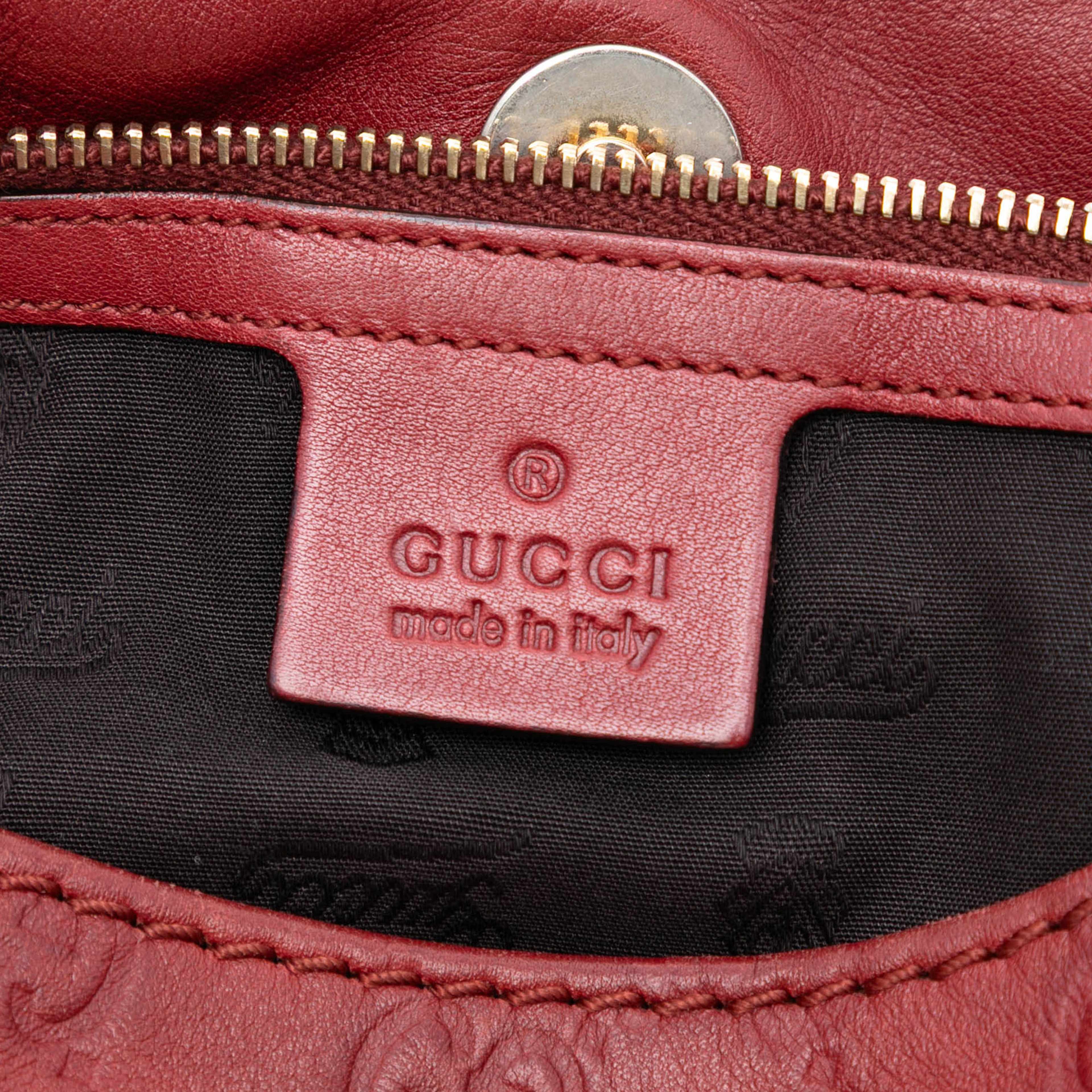 Gucci Guccissima Charlotte Crossbody, från Luxclusif, i färgen red. Klicka för att öppna bilden i stort format