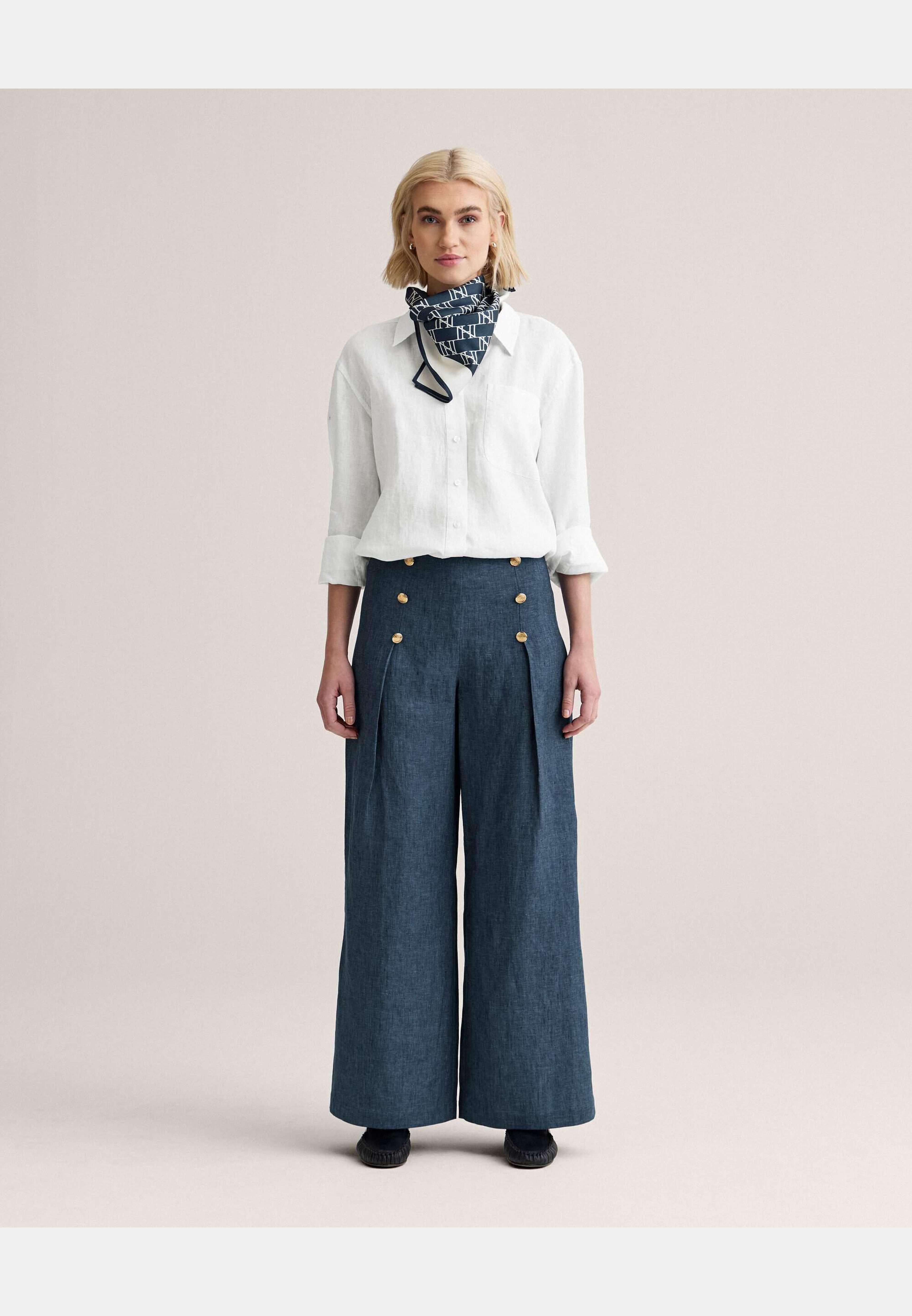Penelope Linen Trousers, från Newhouse, i färgen mjuk marinblå. Klicka för att öppna bilden i stort format