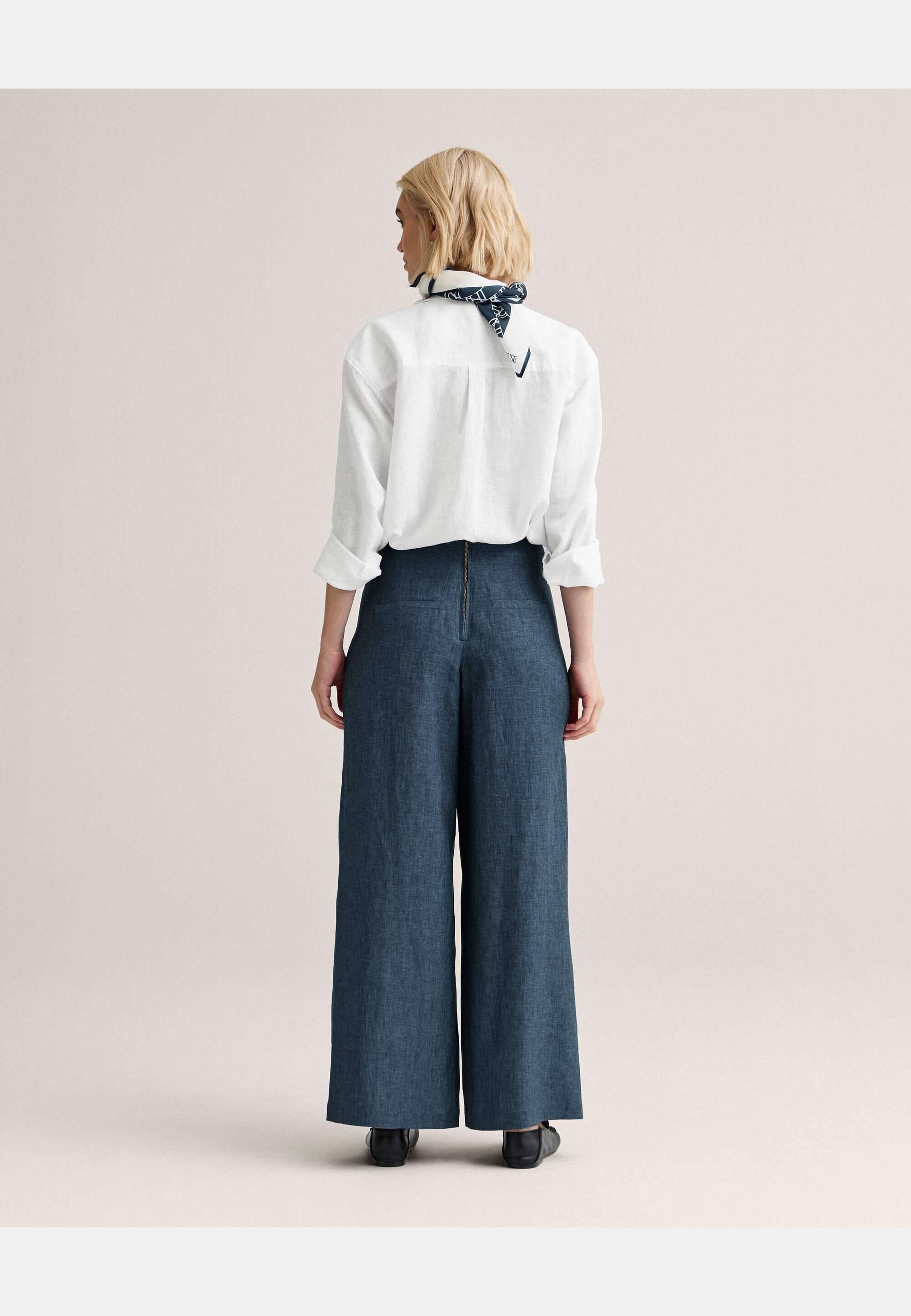Penelope Linen Trousers, från Newhouse, i färgen mjuk marinblå. Klicka för att öppna bilden i stort format