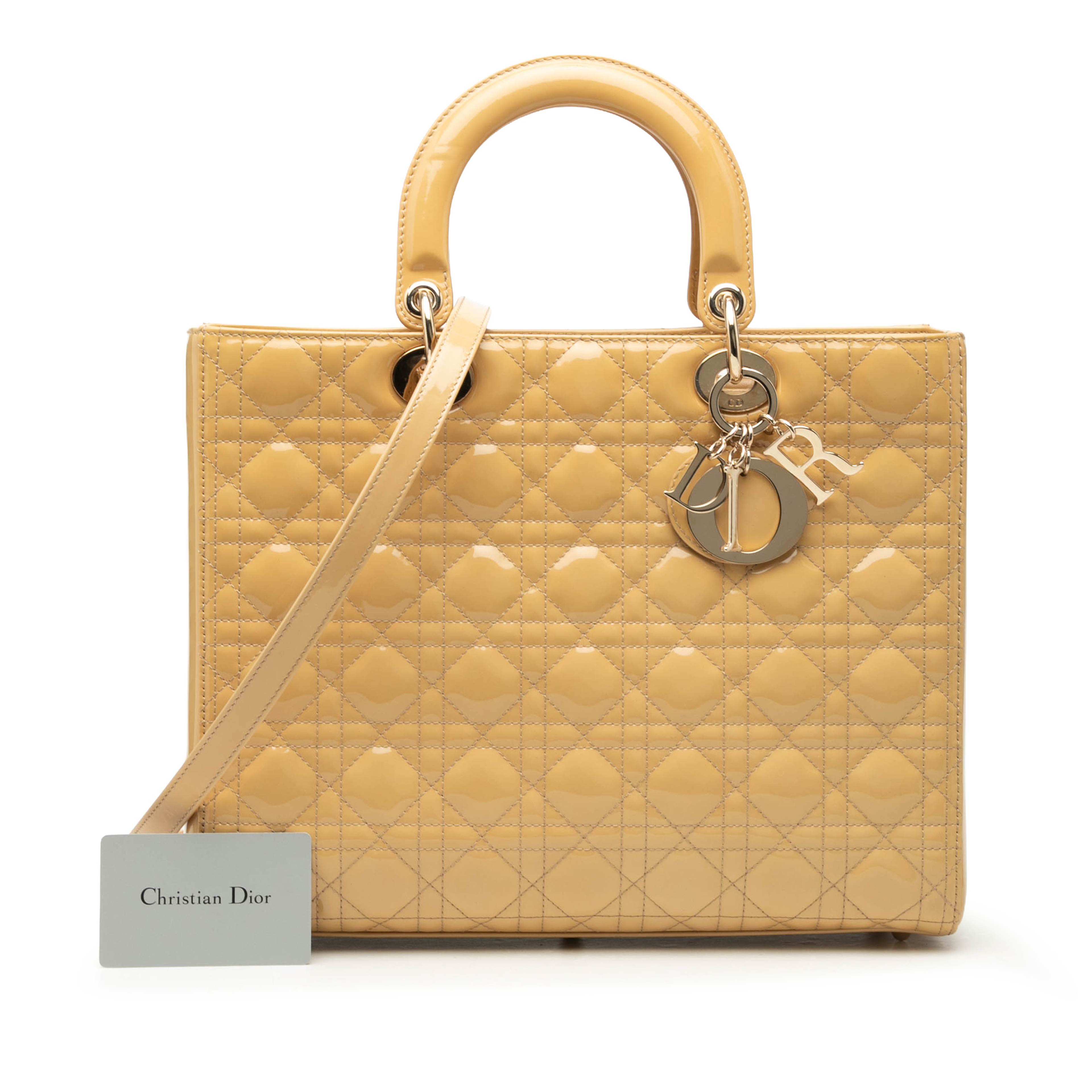 Dior Large Patent Cannage Lady Dior, från Luxclusif, i färgen beige. Klicka för att öppna bilden i stort format