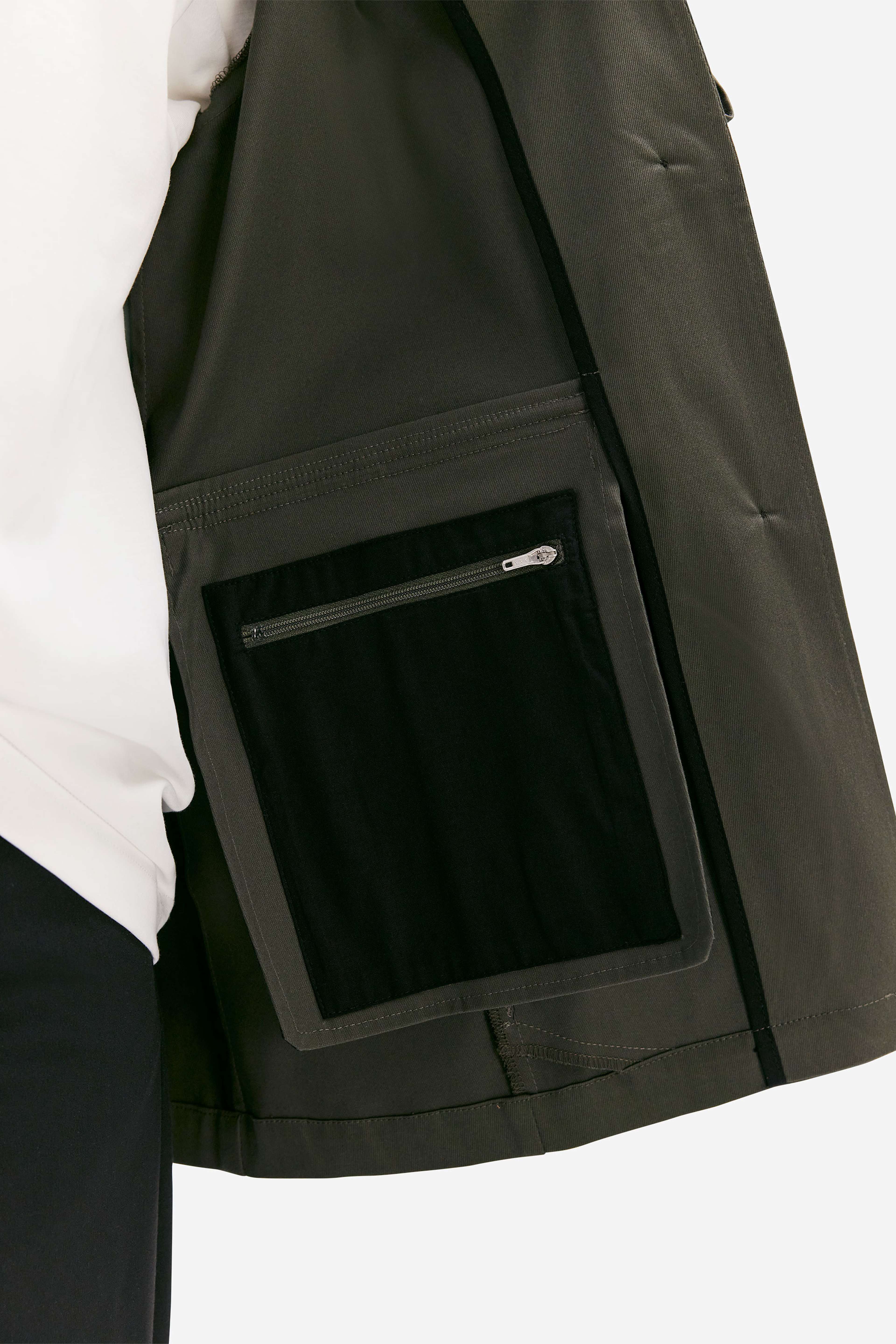 Evonne, från ELVINE, i färgen shelter green. Klicka för att öppna bilden i stort format