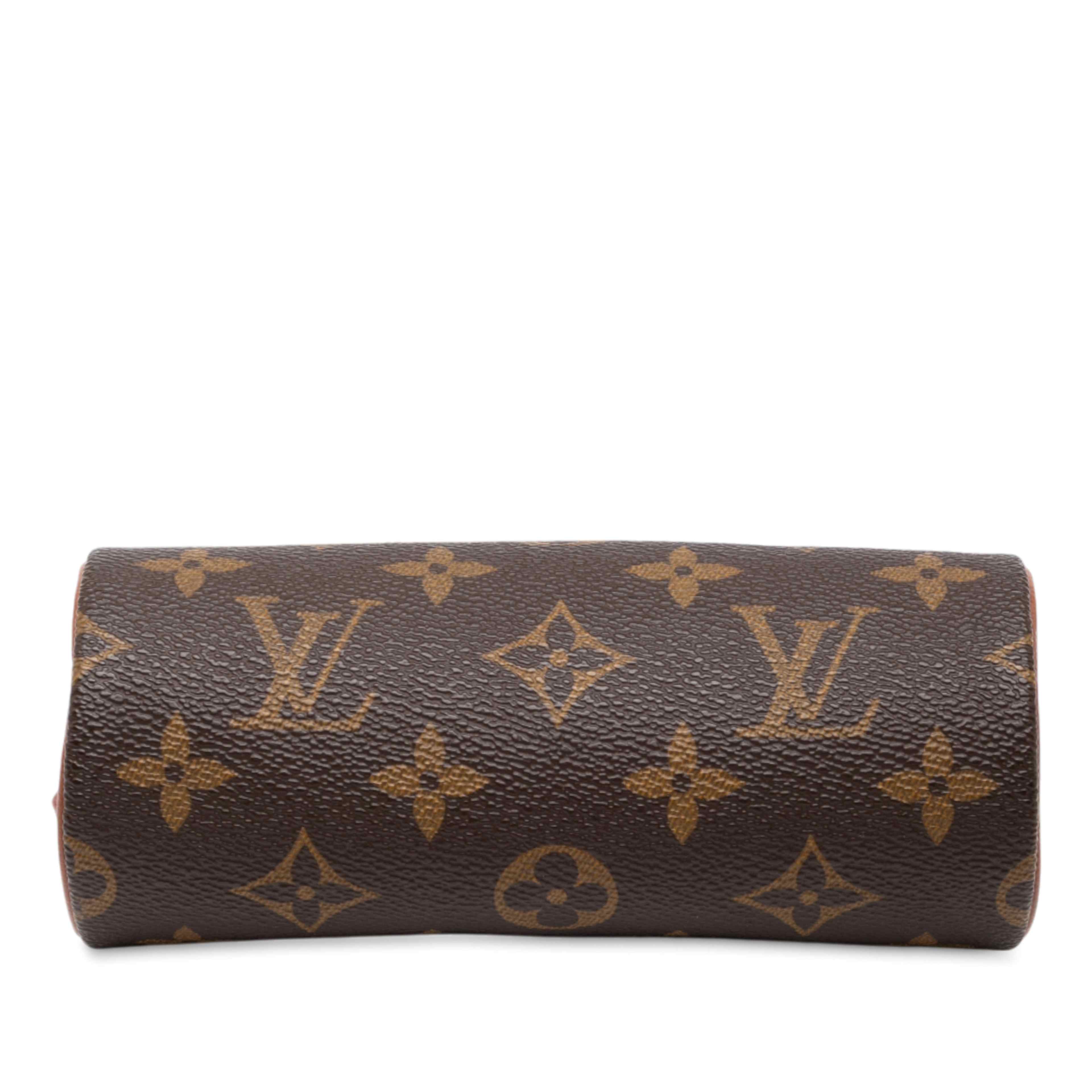 Louis Vuitton Monogram Papillon Pochette, från Luxclusif, i färgen brown. Klicka för att öppna bilden i stort format
