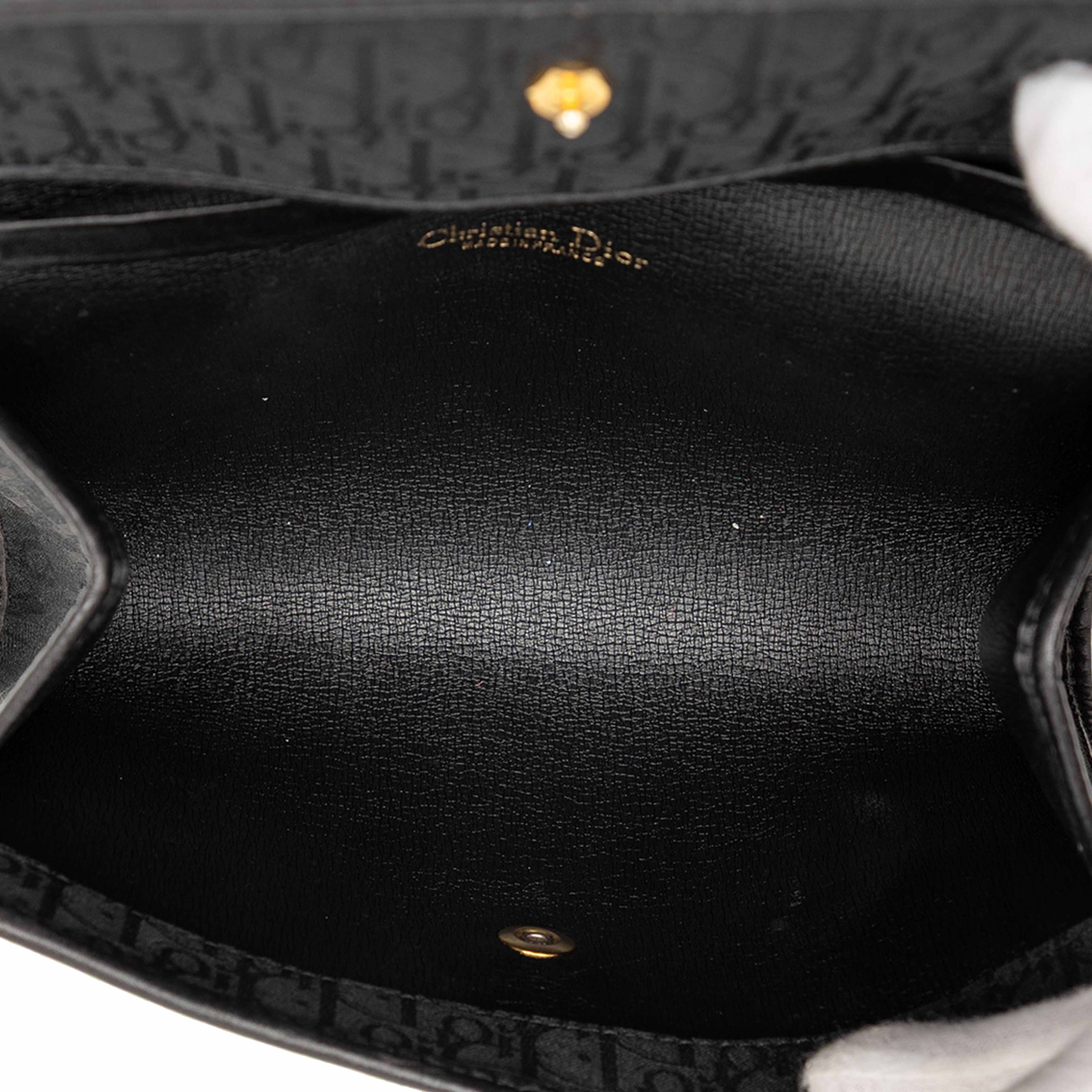 Dior Diorissimo Trotter Canvas Chain Shoulder Bag, från Luxclusif, i färgen black. Klicka för att öppna bilden i stort format