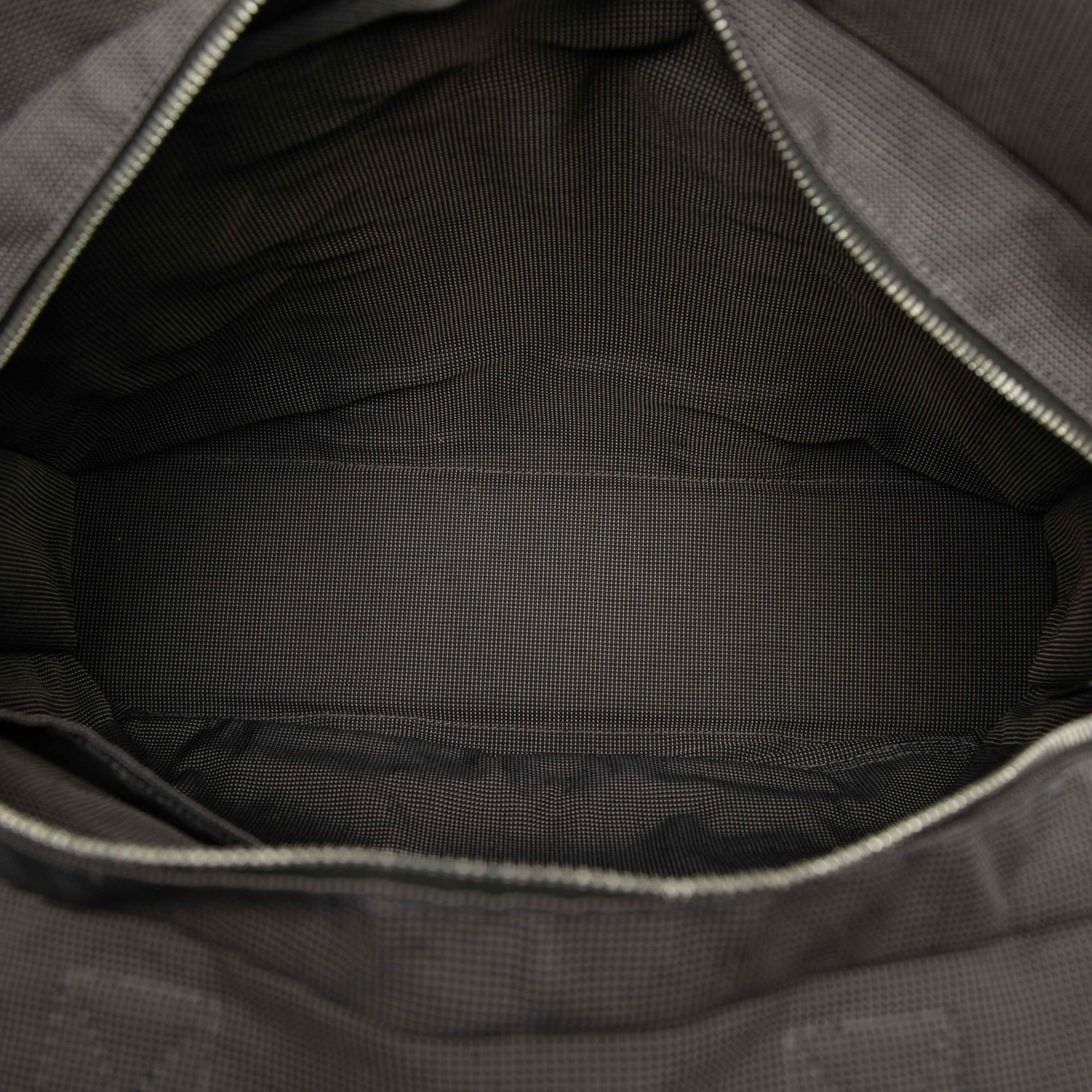 Hermès Canvas Herline Mm, från Luxclusif, i färgen grå. Klicka för att öppna bilden i stort format