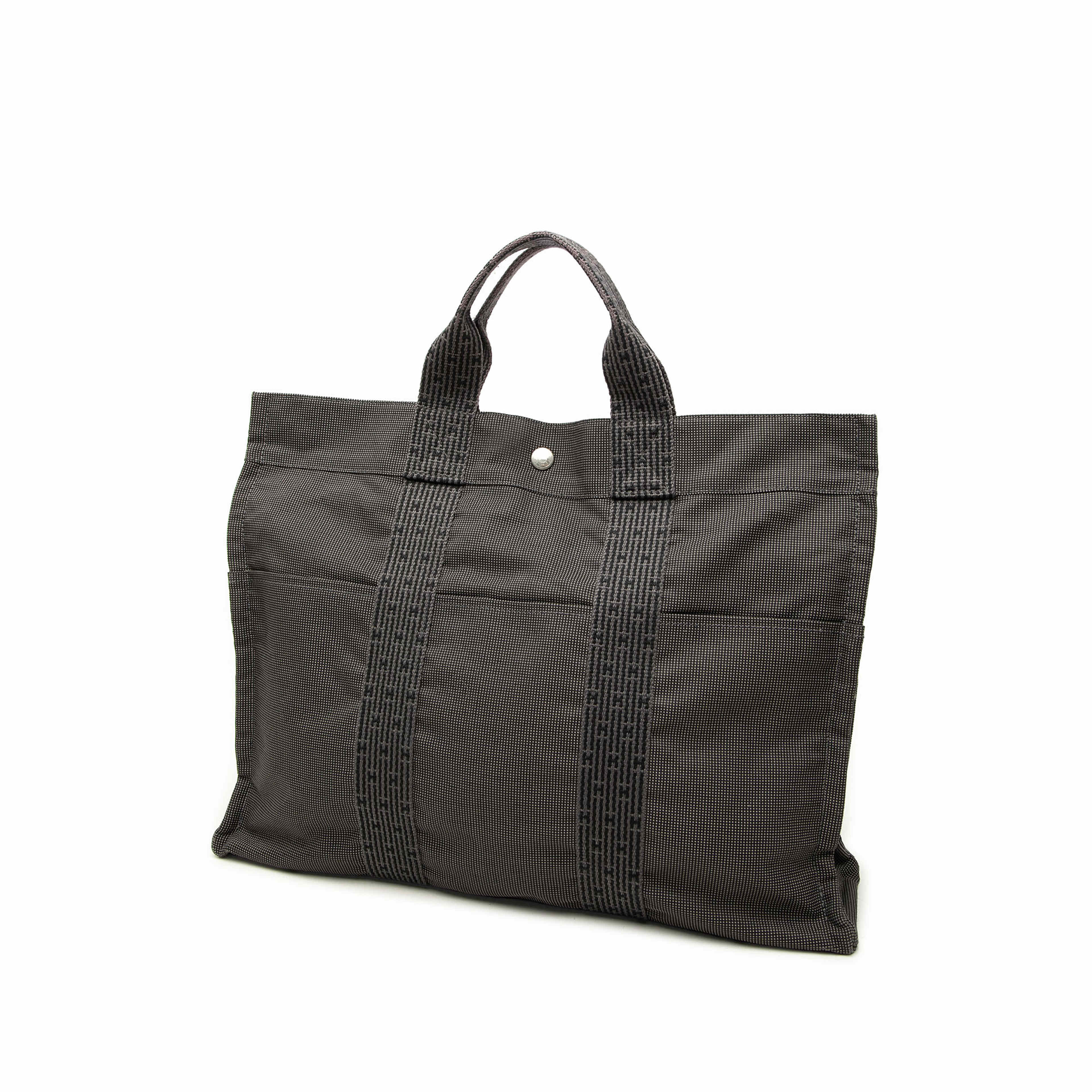 Hermès Canvas Herline Mm, från Luxclusif, i färgen grå. Klicka för att öppna bilden i stort format