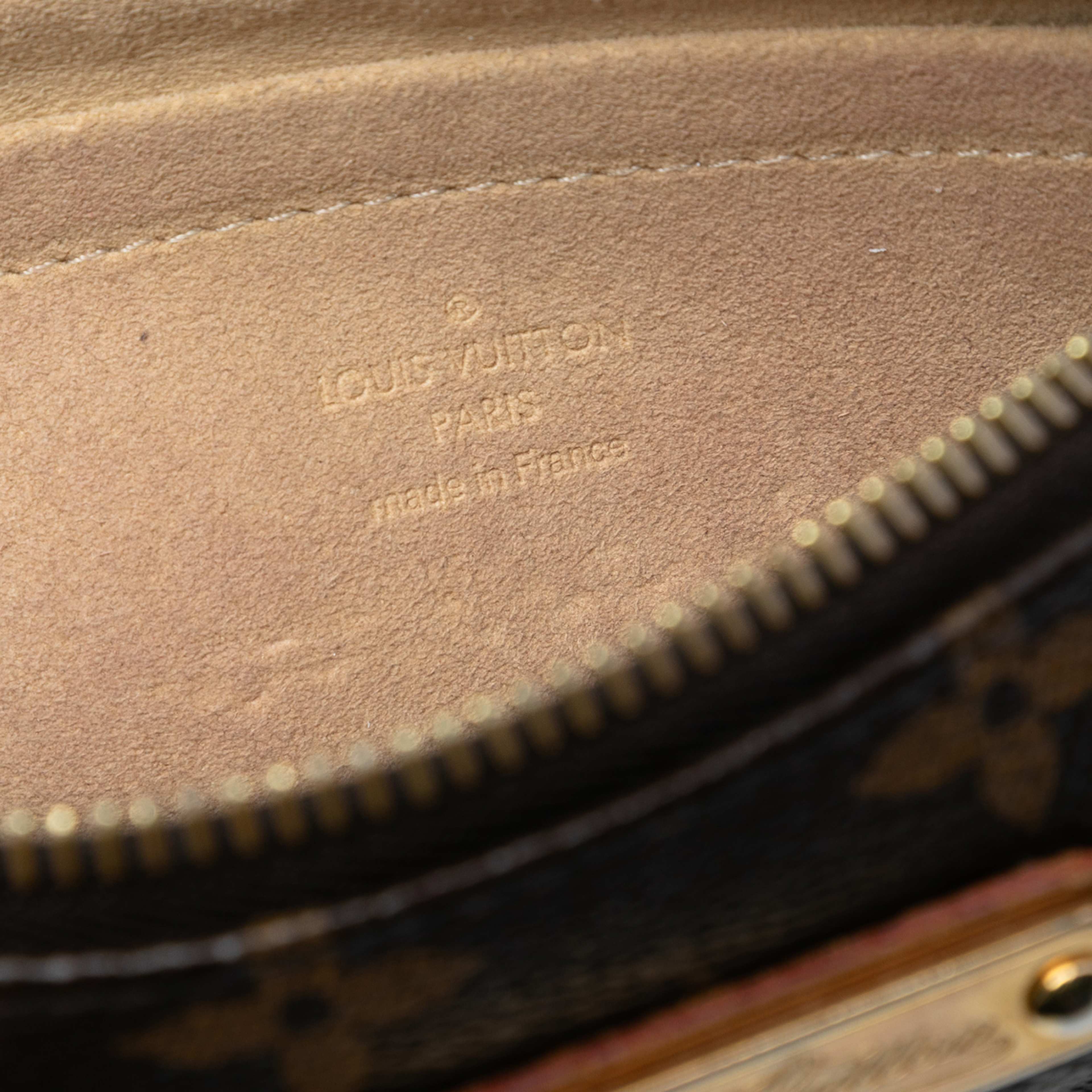 Louis Vuitton Monogram Pochette Milla Mm, från Luxclusif, i färgen brown. Klicka för att öppna bilden i stort format