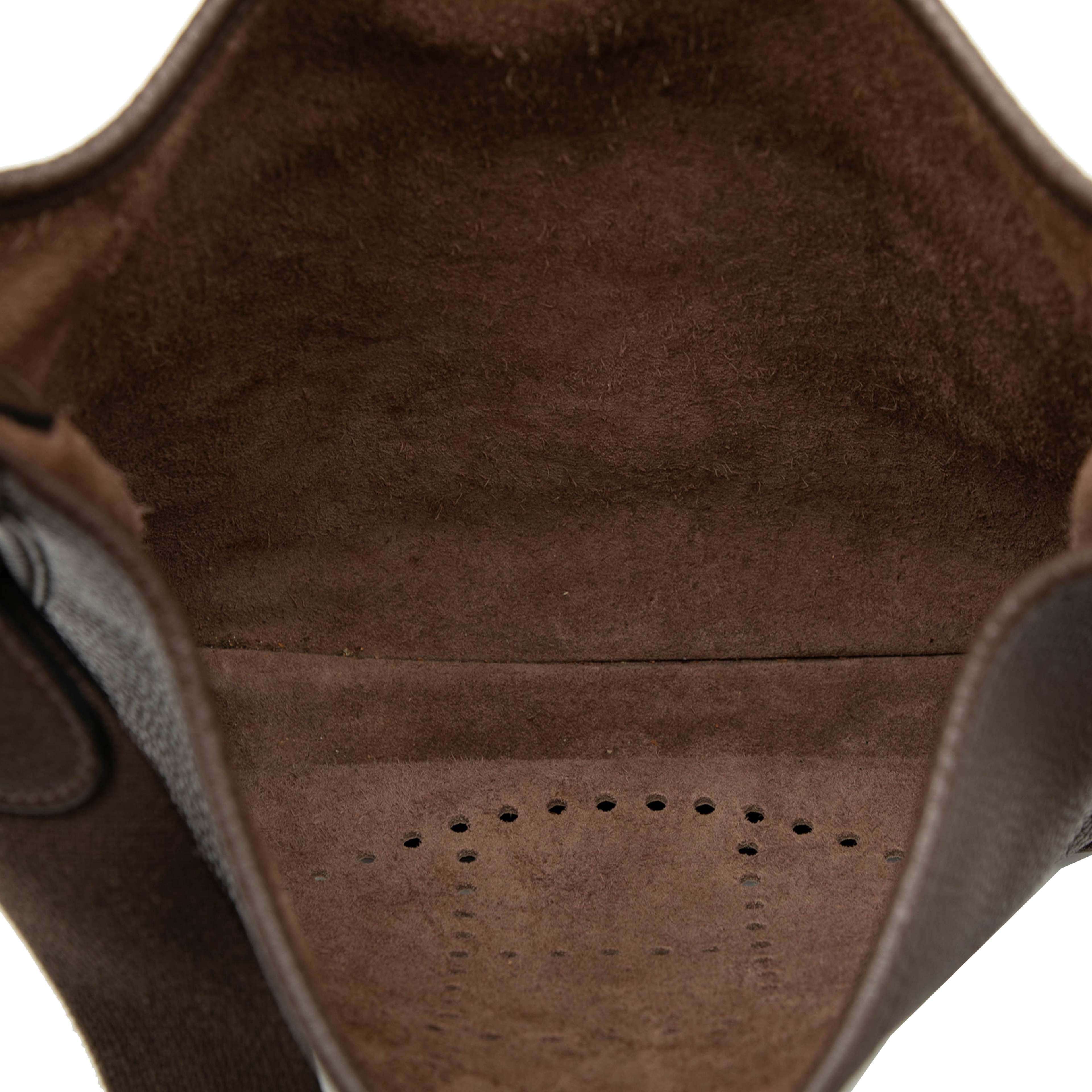 Hermès Clemence Evelyne Iii Pm, från Luxclusif, i färgen dark brown. Klicka för att öppna bilden i stort format