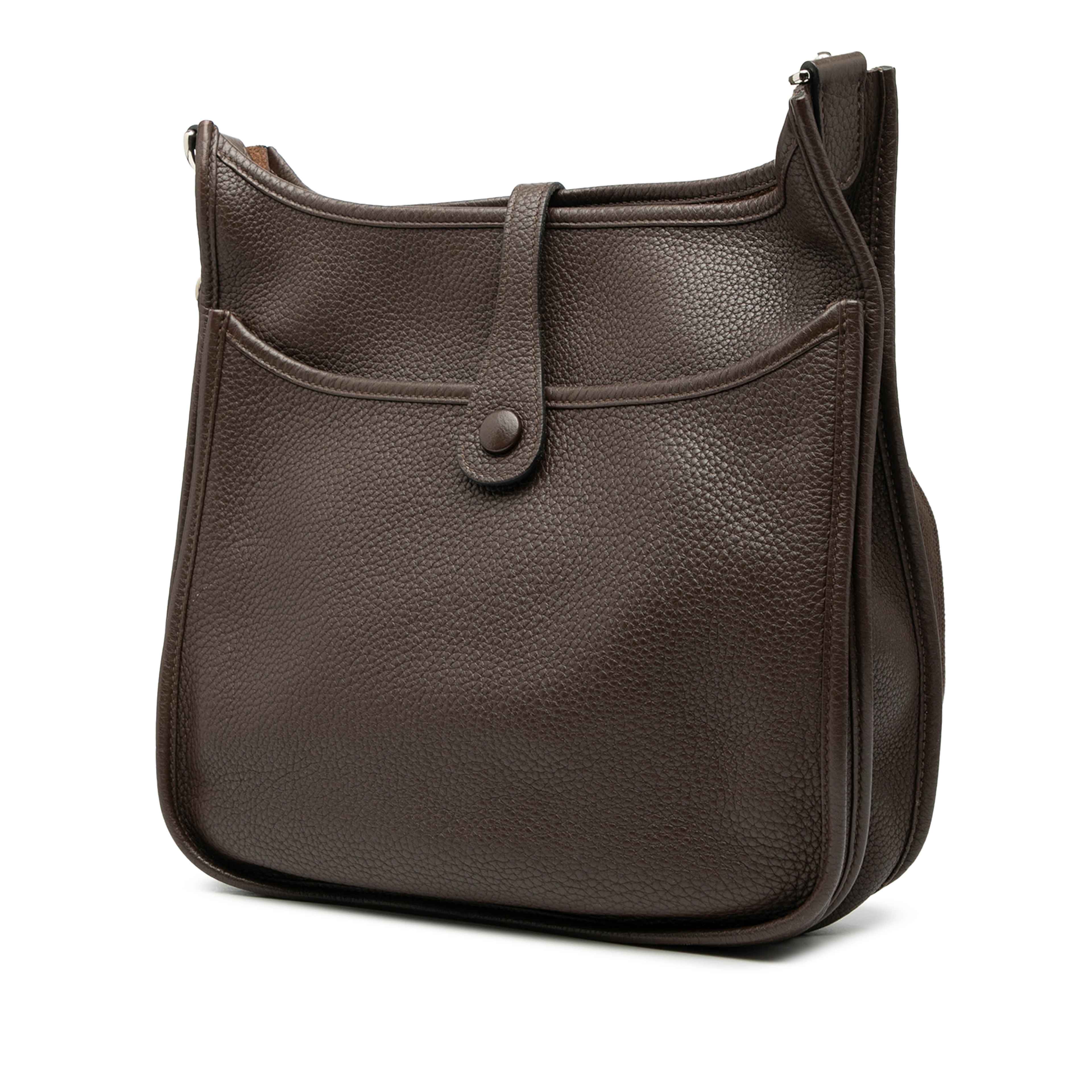 Hermès Clemence Evelyne Iii Pm, från Luxclusif, i färgen dark brown. Klicka för att öppna bilden i stort format
