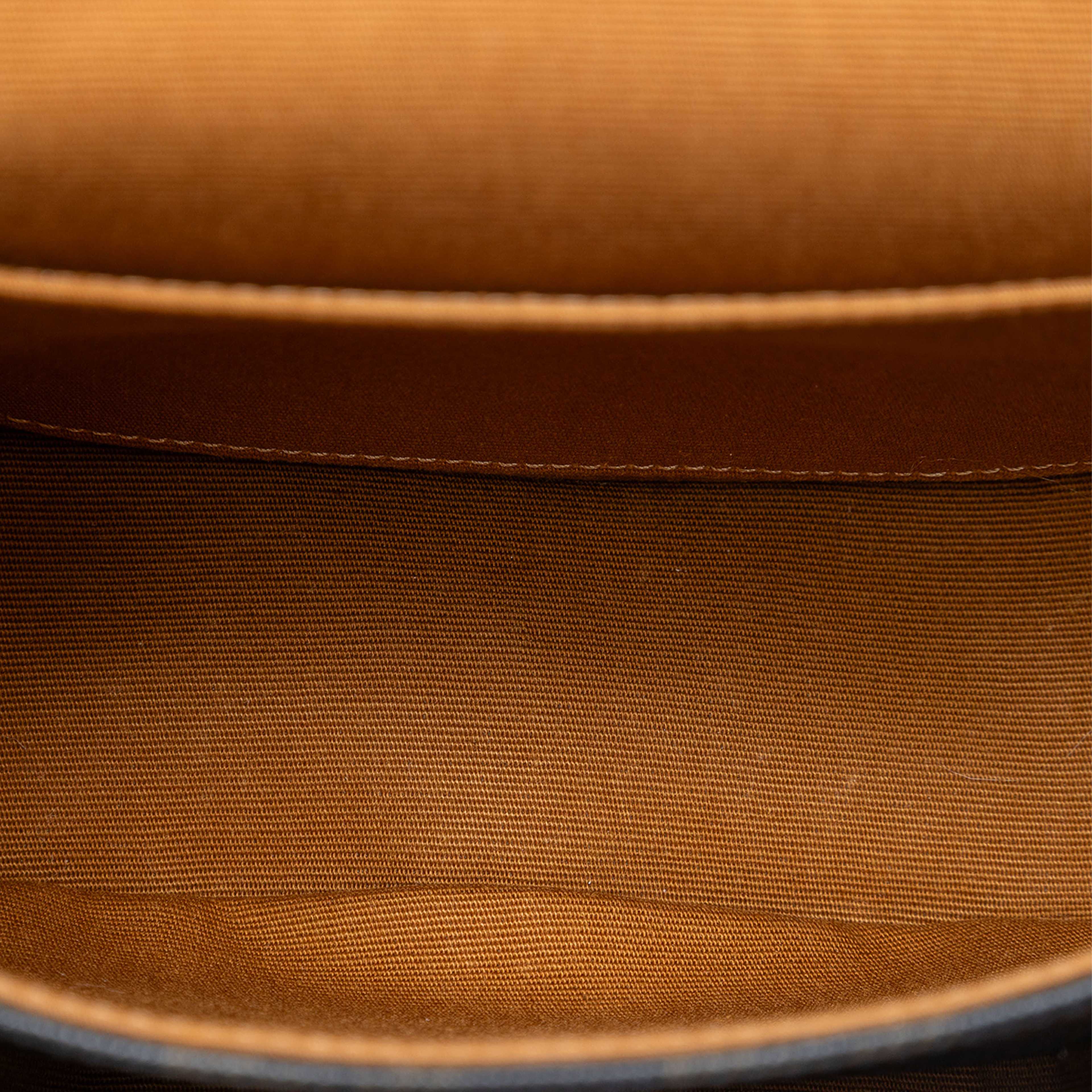 Celine Medium Triomphe Coated Canvas Folco Crossbody, från Luxclusif, i färgen dark brown. Klicka för att öppna bilden i stort format