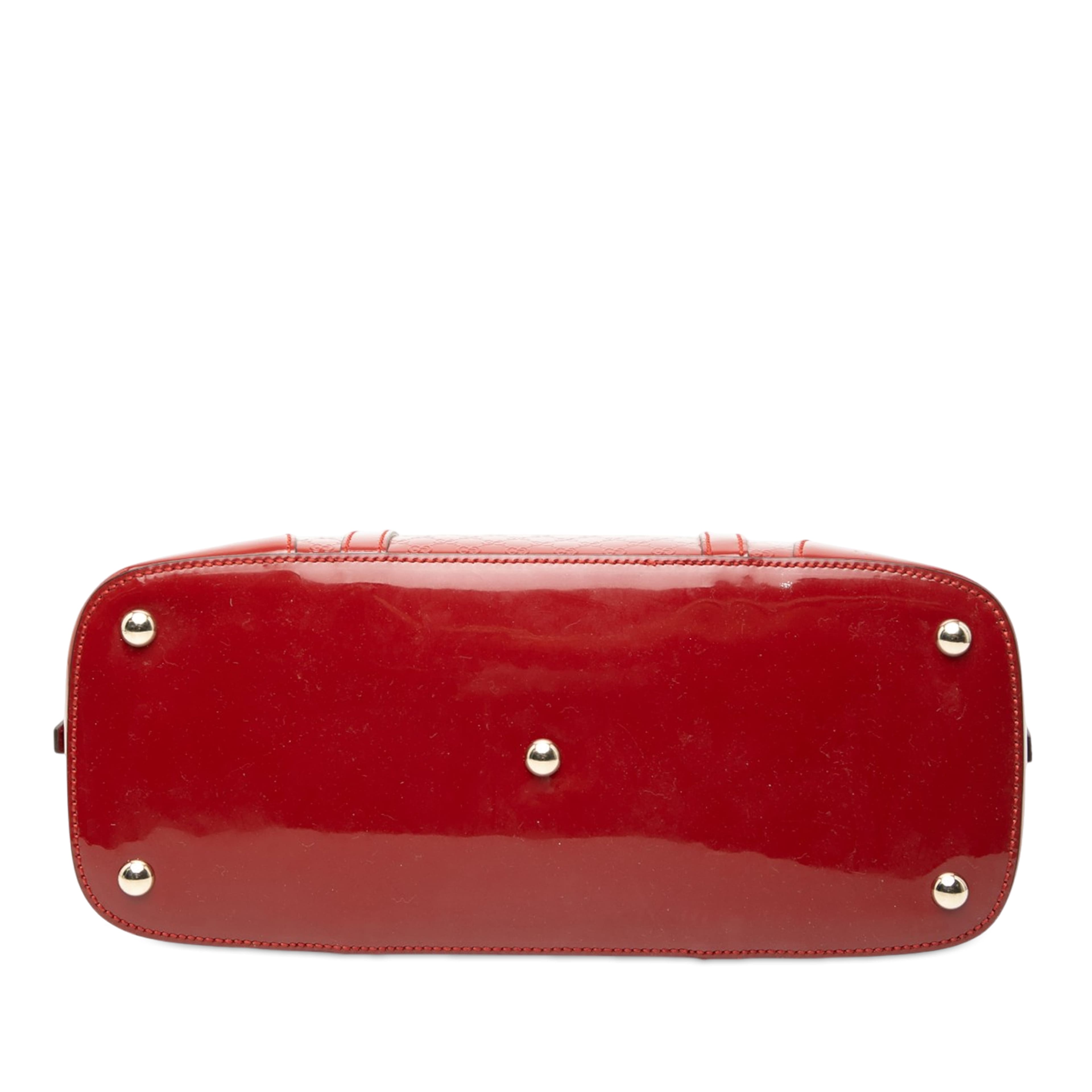 Gucci Small Microguccissima Patent Nice Dome Satchel, från Luxclusif, i färgen red. Klicka för att öppna bilden i stort format