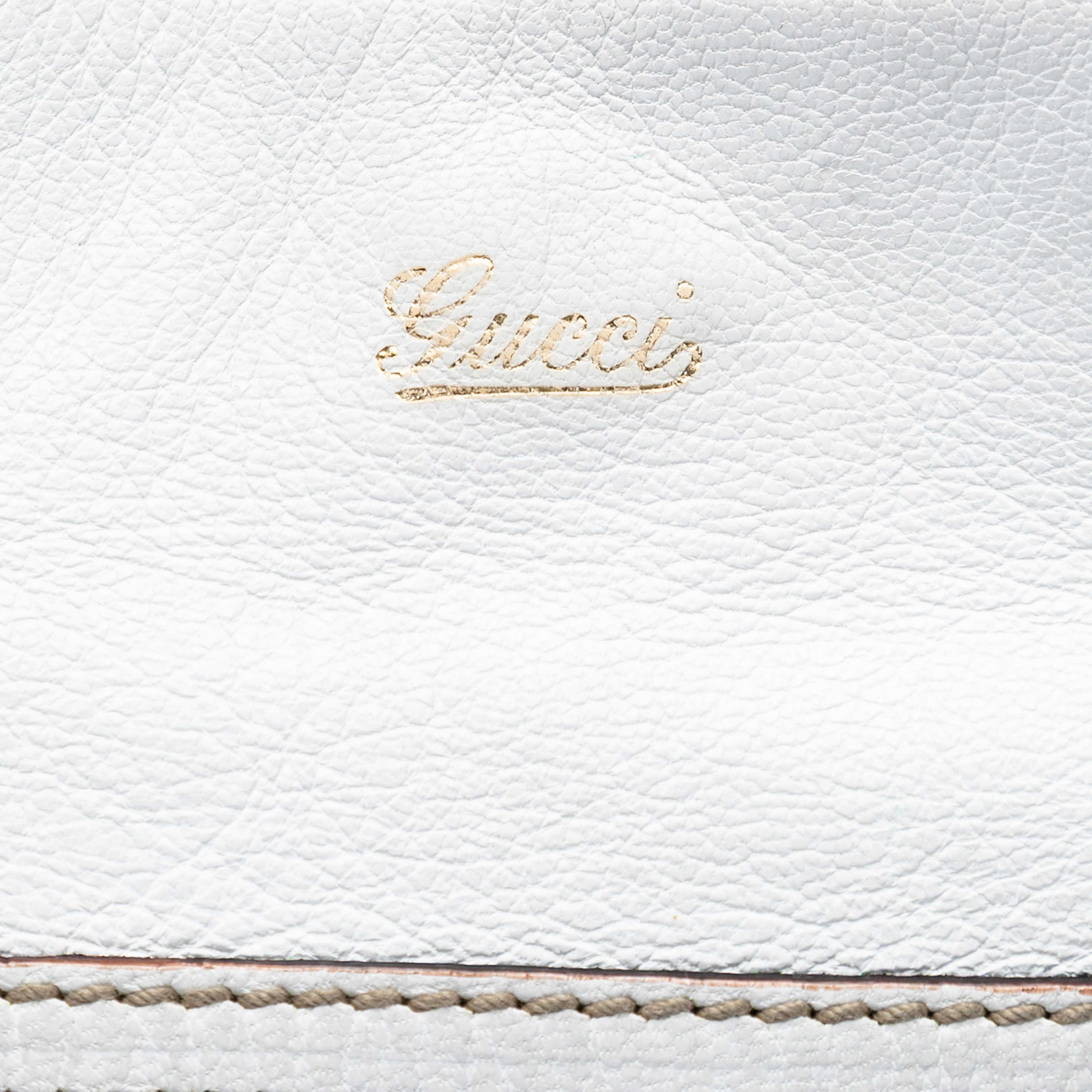 Gucci Calfskin Web Capri Ranch Kid Shoulder Bag, från Luxclusif, i färgen white. Klicka för att öppna bilden i stort format