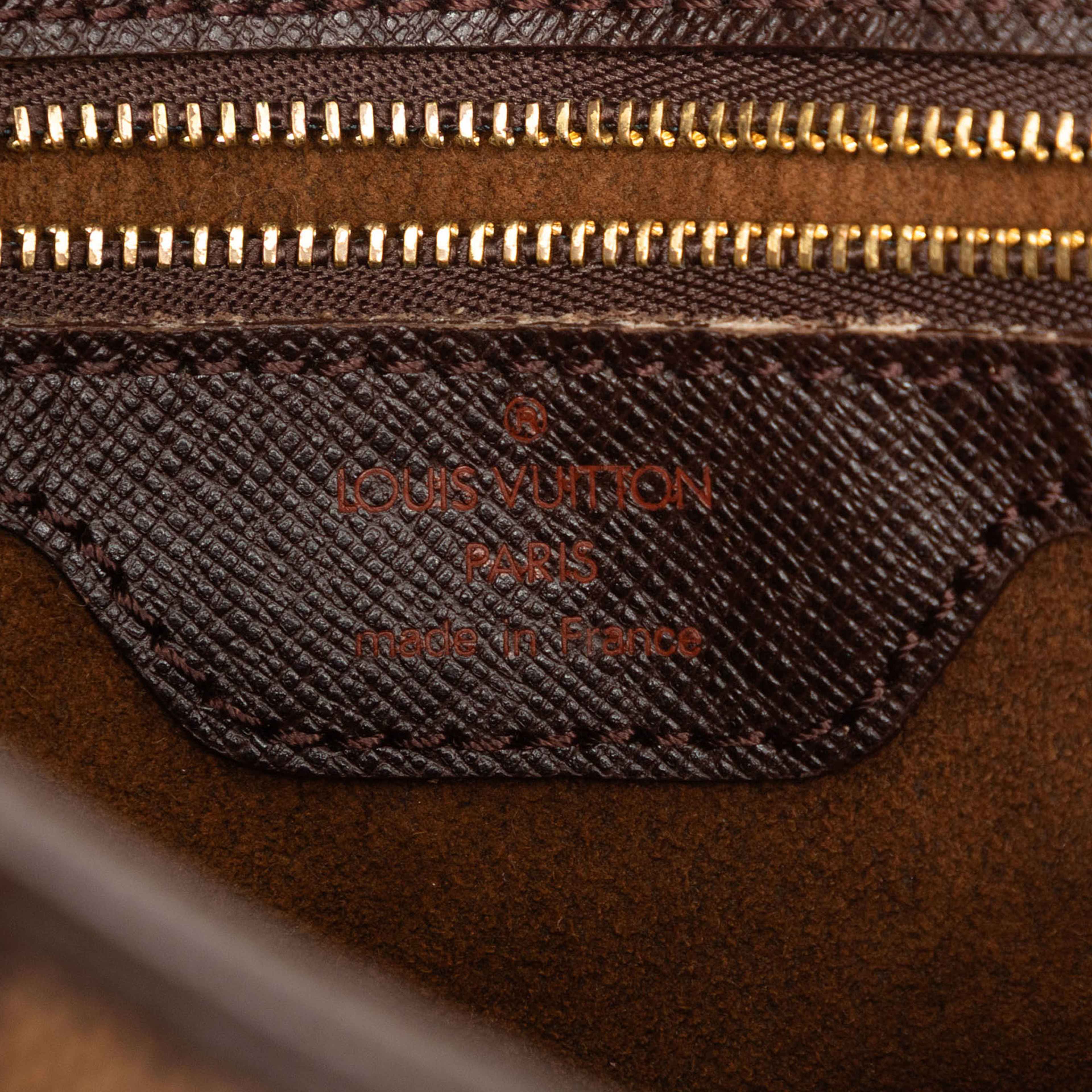Louis Vuitton Damier Ebene Marais, från Luxclusif, i färgen brun. Klicka för att öppna bilden i stort format