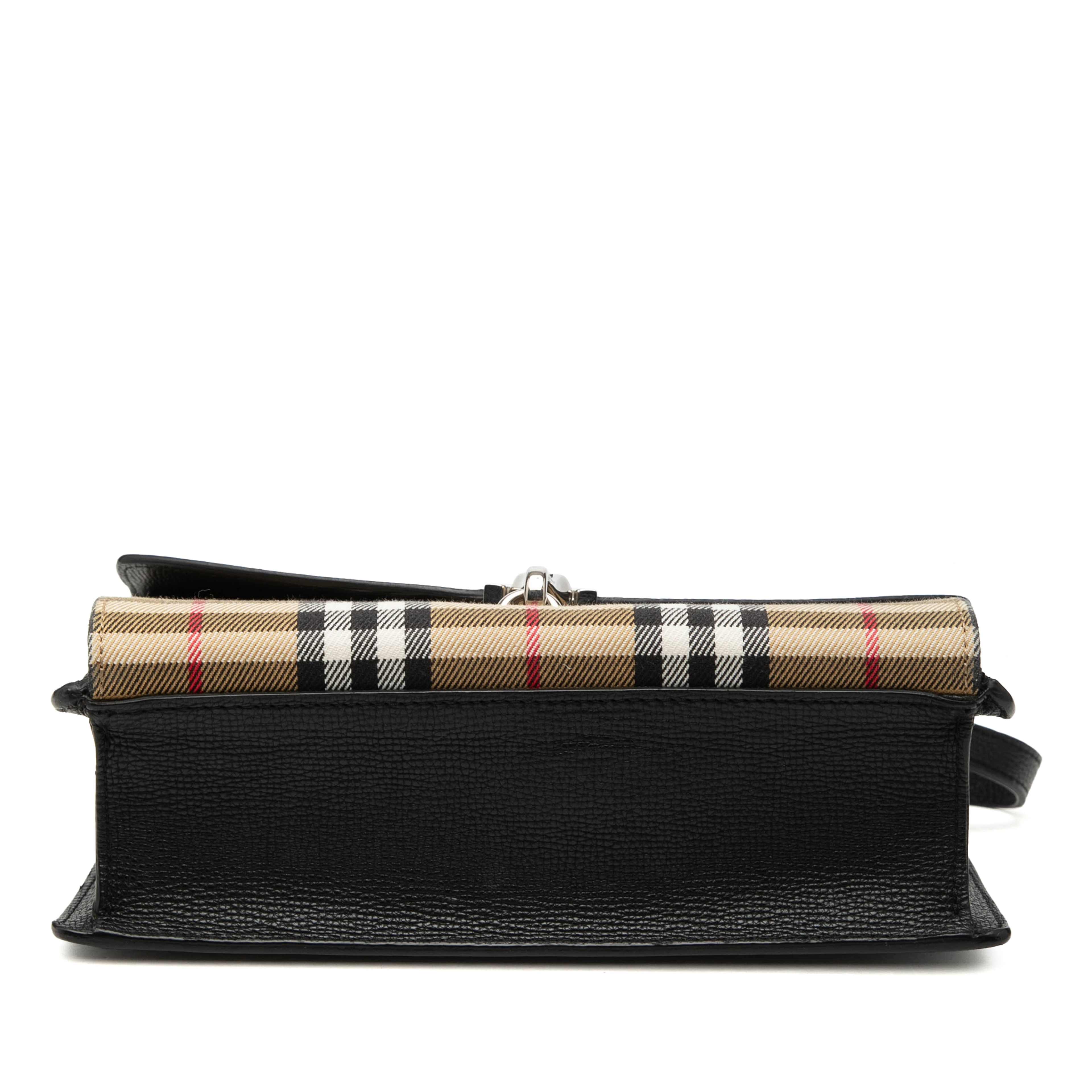 Burberry Small Leather And House Check Canvas Derby Macken Crossbody, från Luxclusif, i färgen beige. Klicka för att öppna bilden i stort format
