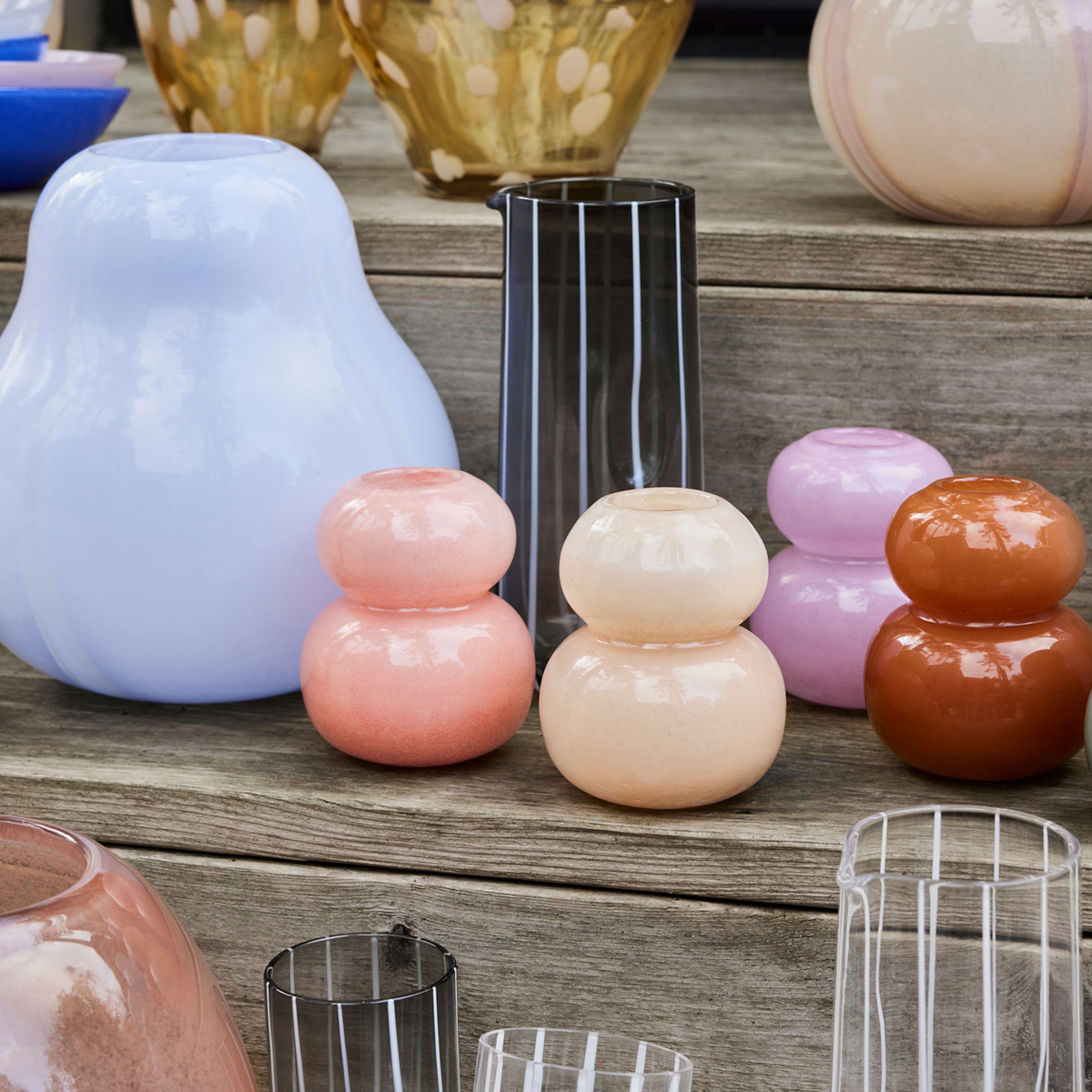 Kojo Vase, från OYOY Living, i färgen lavender/white. Klicka för att öppna bilden i stort format