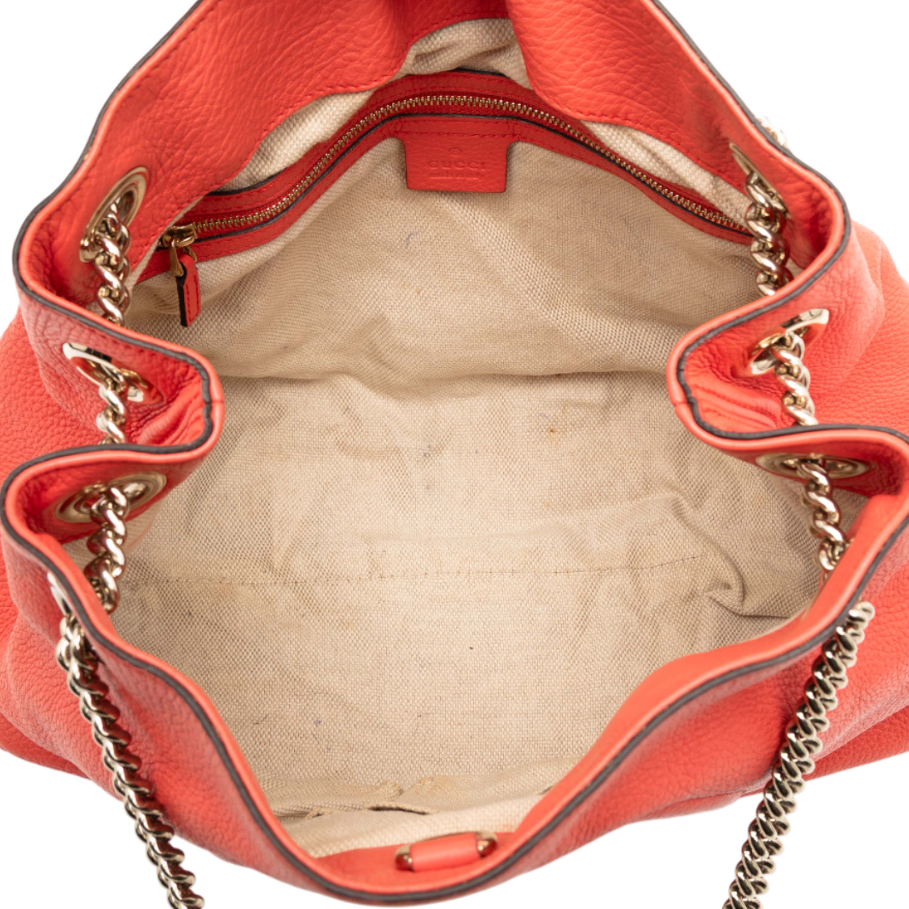 Gucci Medium Leather Soho Chain Tote, från Luxclusif, i färgen dark orange. Klicka för att öppna bilden i stort format