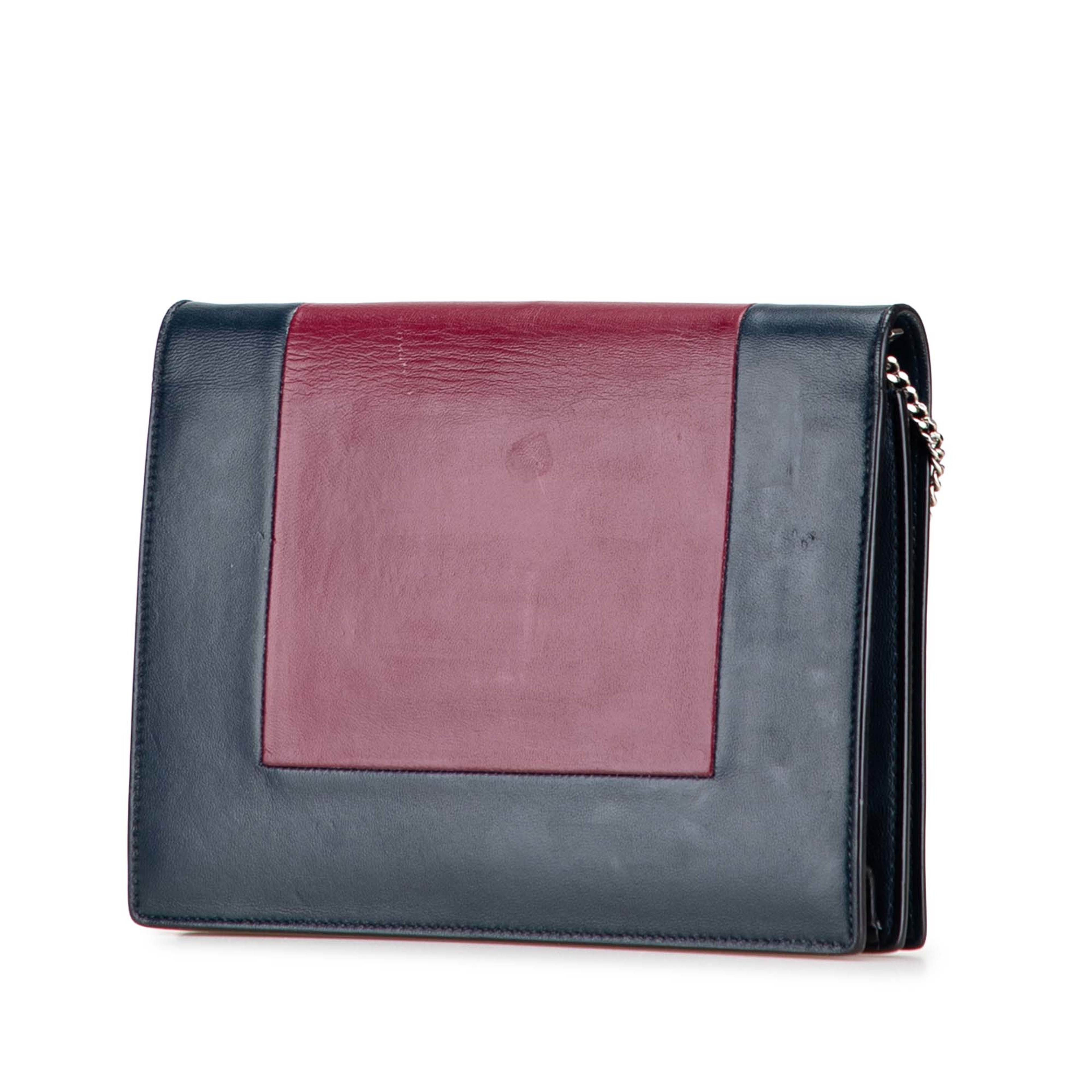 Celine Leather Frame Wallet On Chain, från Luxclusif, i färgen dark red. Klicka för att öppna bilden i stort format