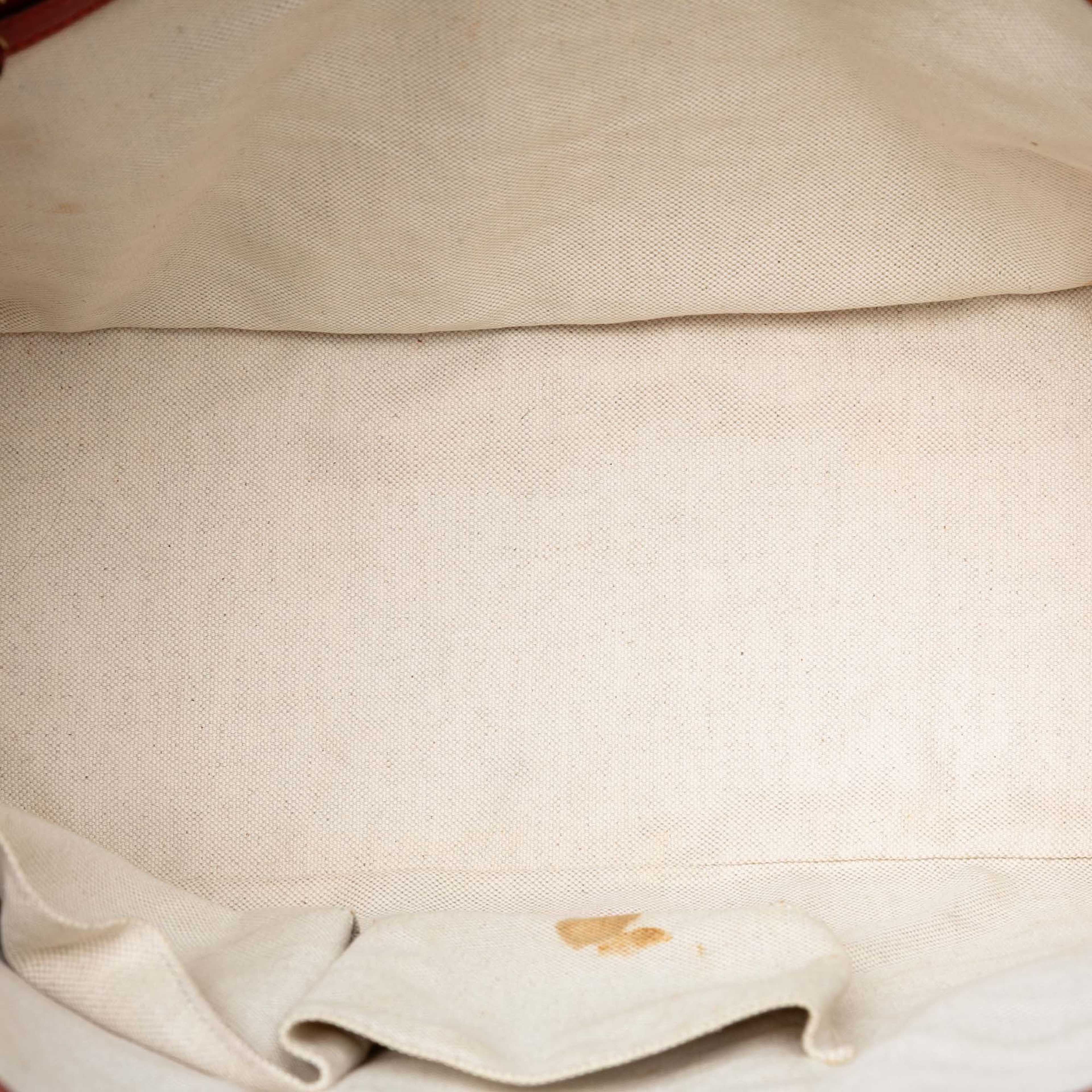 Gucci Patent Microguccissima Nice Tote, från Luxclusif, i färgen red. Klicka för att öppna bilden i stort format