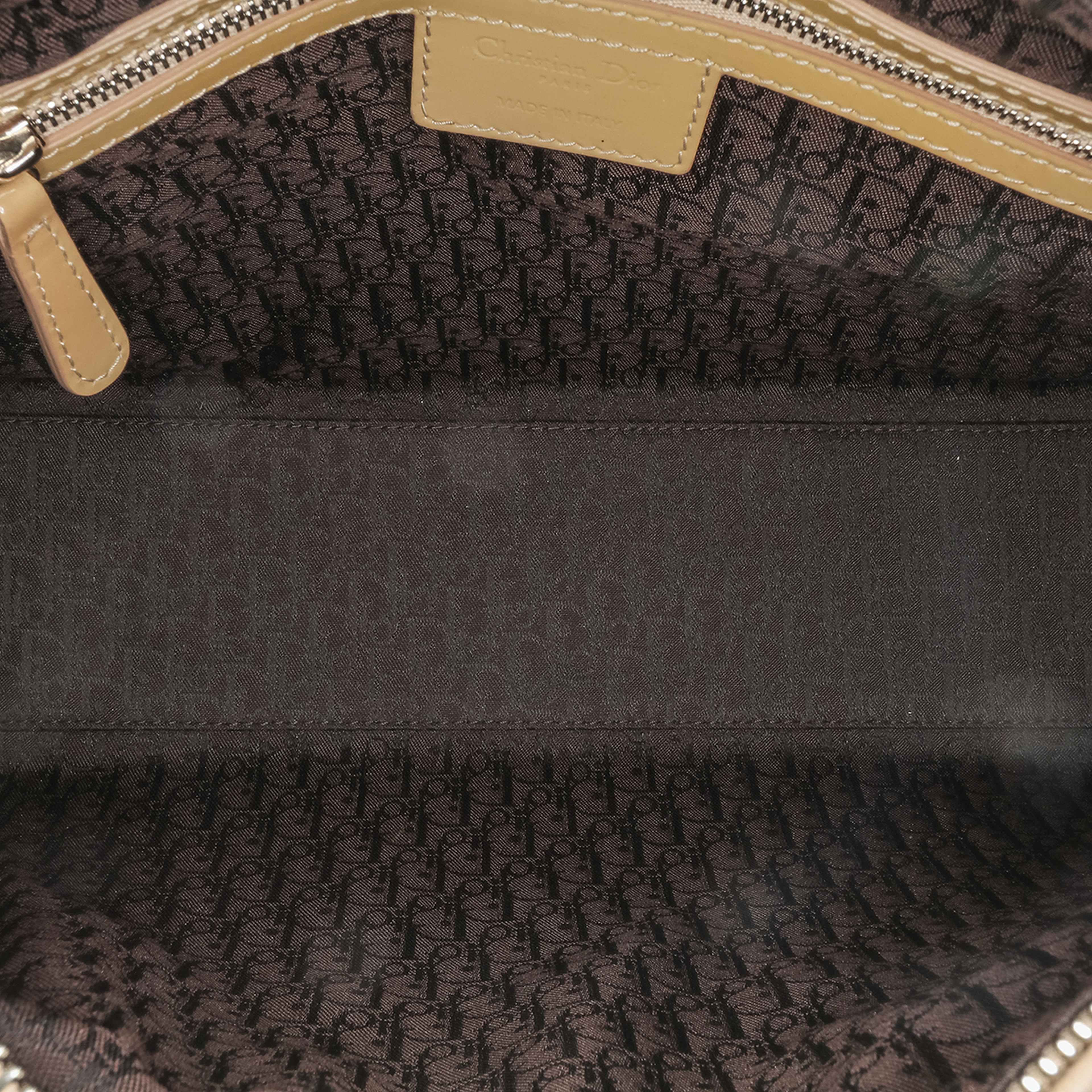 Dior Large Patent Cannage Lady Dior, från Luxclusif, i färgen yellow. Klicka för att öppna bilden i stort format