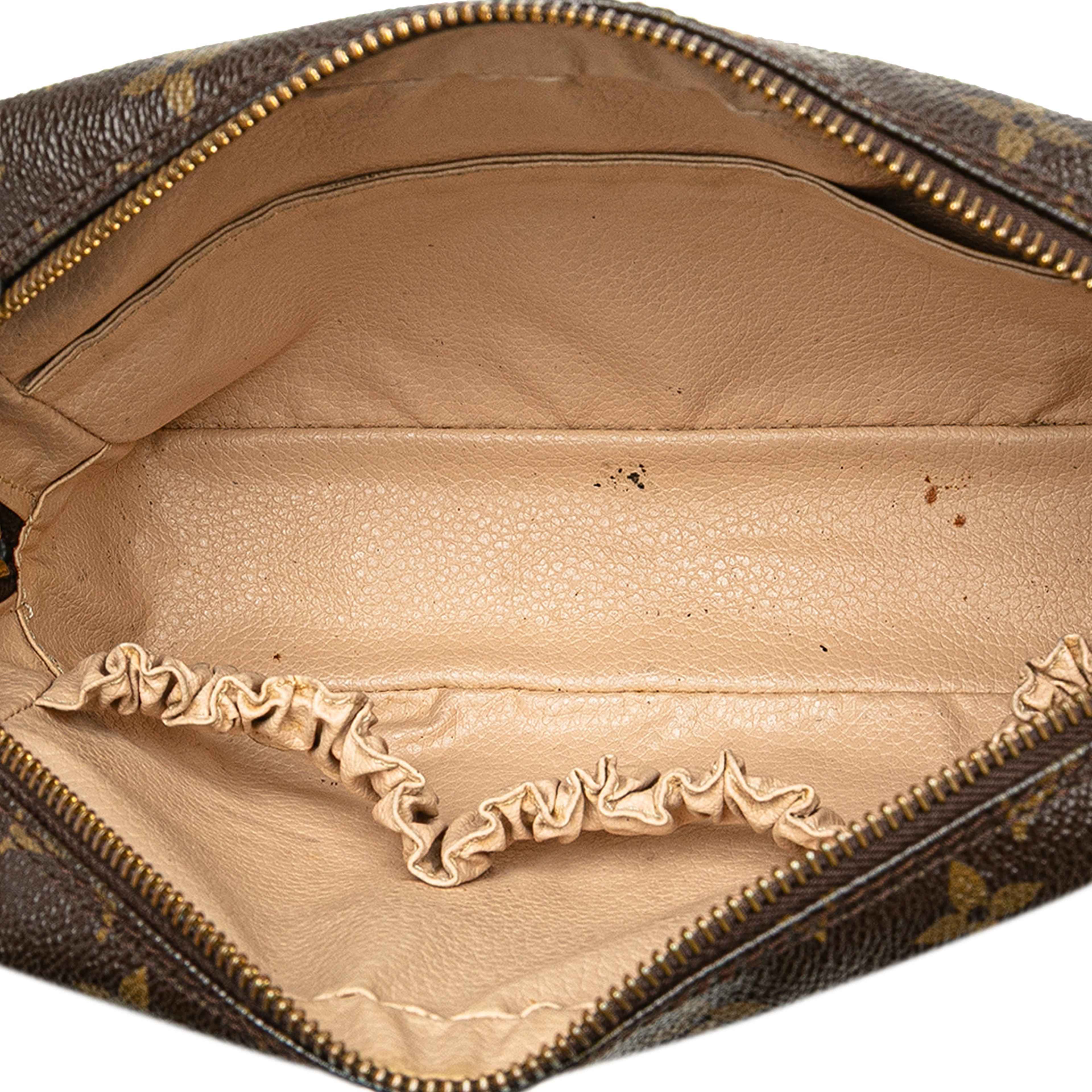 Louis Vuitton Monogram Trousse Toilette 23, från Luxclusif, i färgen brown. Klicka för att öppna bilden i stort format