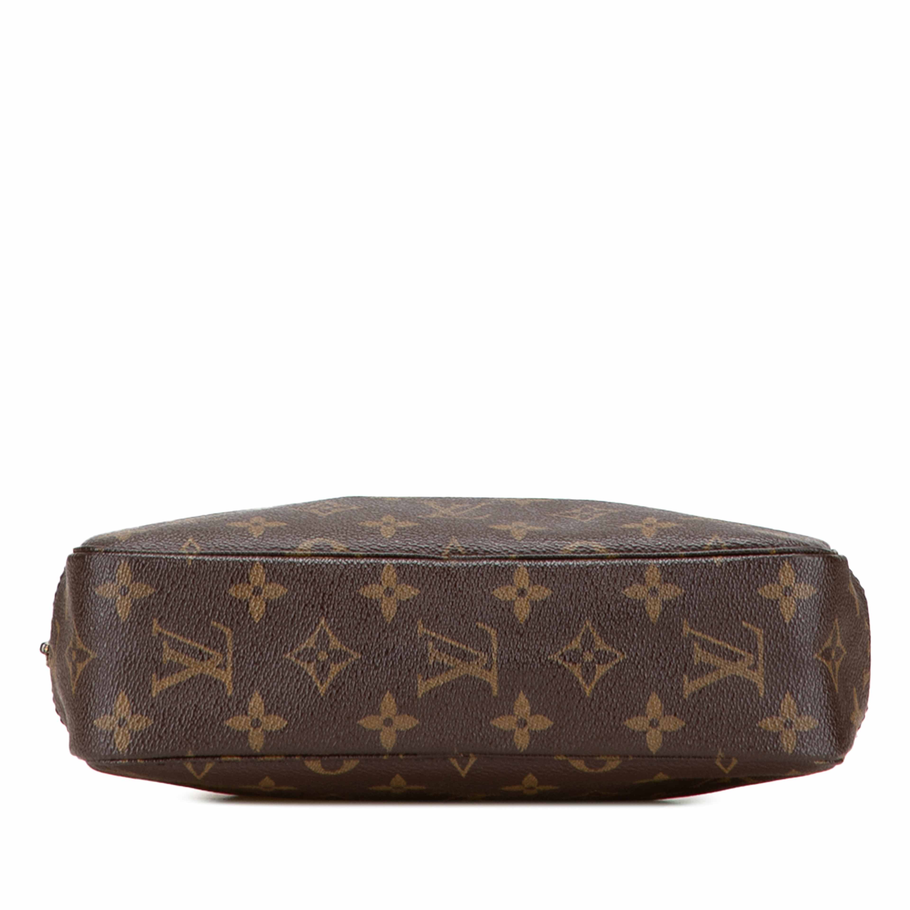Louis Vuitton Monogram Trousse Toilette 23, från Luxclusif, i färgen brown. Klicka för att öppna bilden i stort format