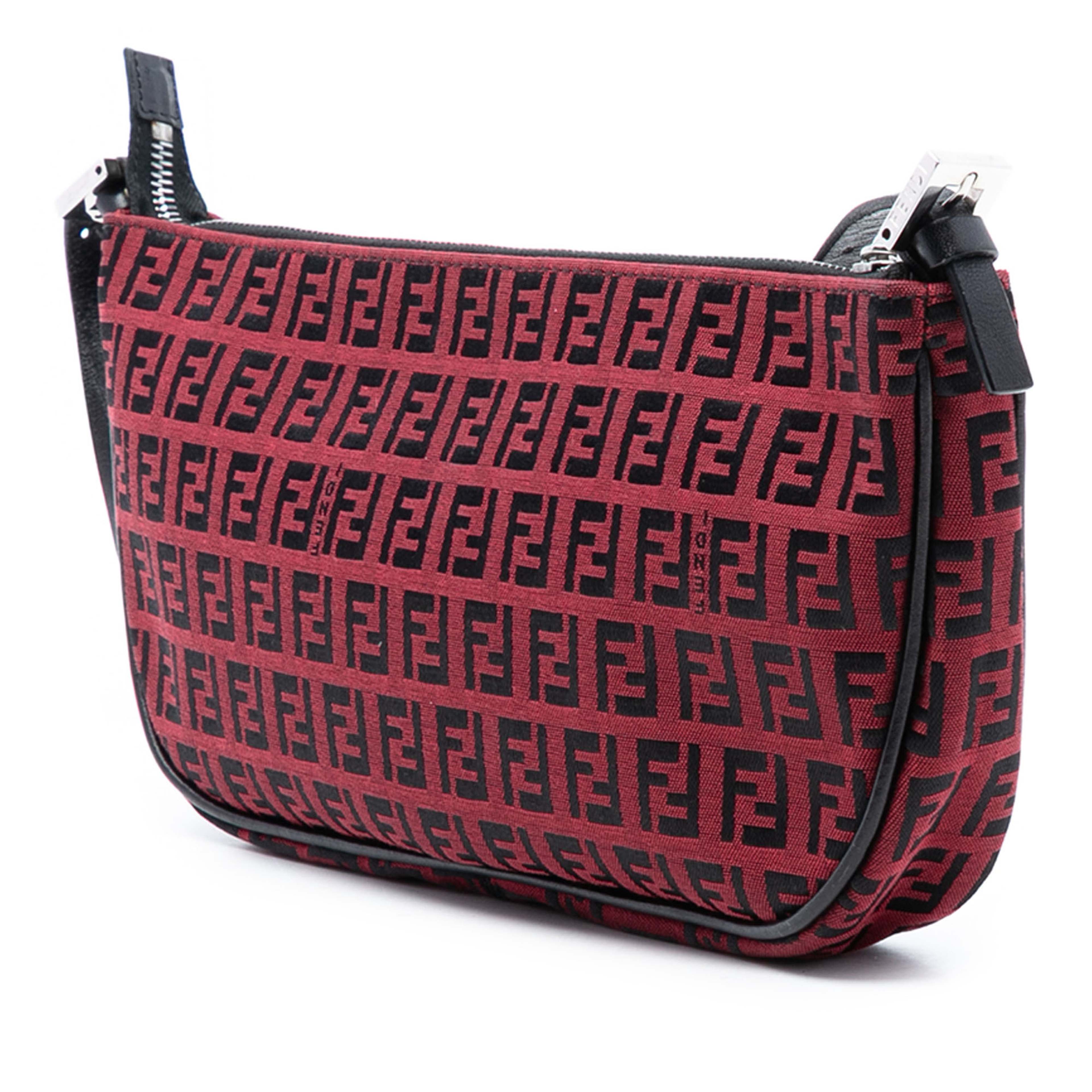 Fendi Zucchino Canvas Pochette, från Luxclusif, i färgen dark red. Klicka för att öppna bilden i stort format