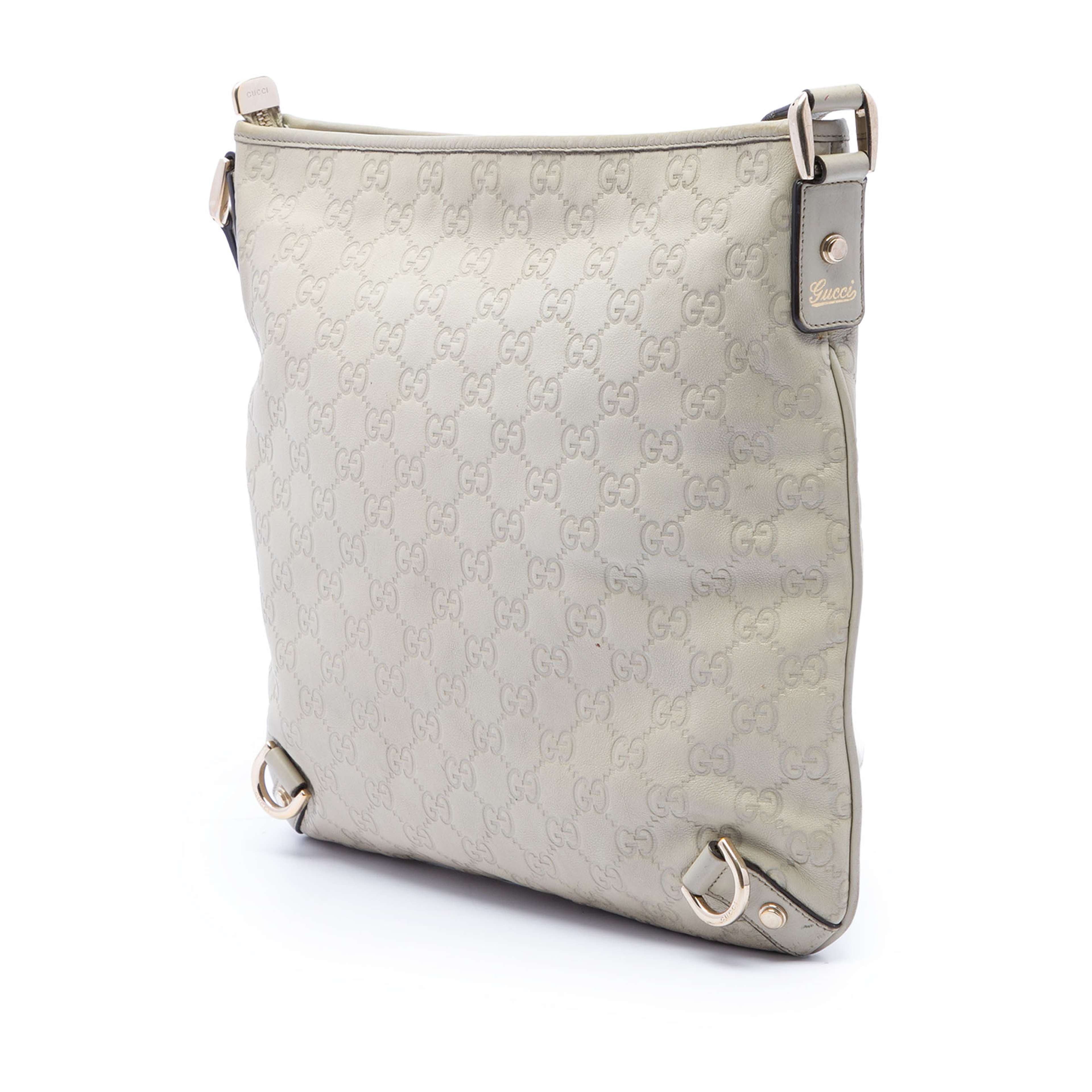 Gucci Guccissima Abbey D Ring Crossbody, från Luxclusif, i färgen vit. Klicka för att öppna bilden i stort format