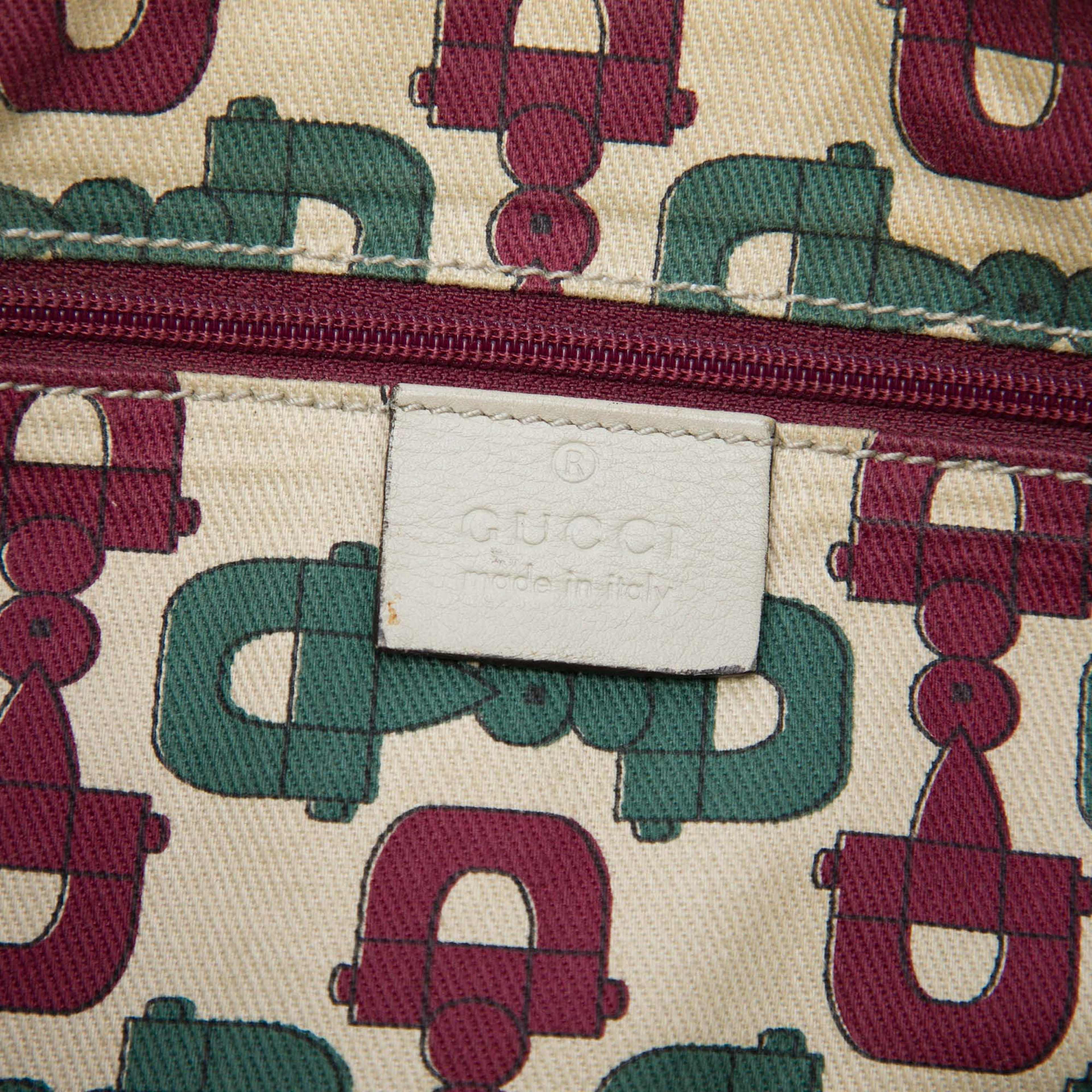 Gucci Guccissima Abbey D Ring Crossbody, från Luxclusif, i färgen ivory. Klicka för att öppna bilden i stort format