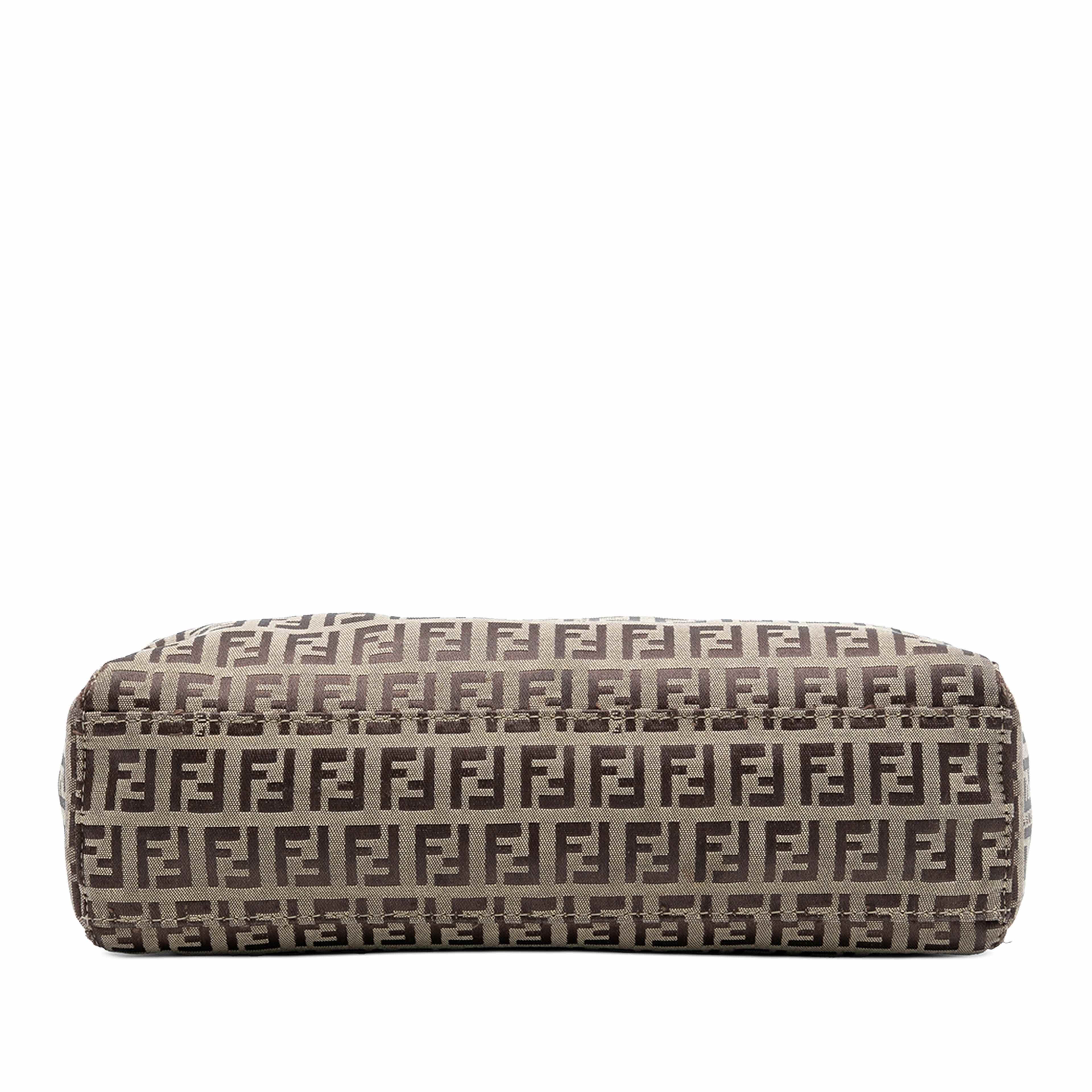 Fendi Zucchino Canvas Tote, från Luxclusif, i färgen beige. Klicka för att öppna bilden i stort format