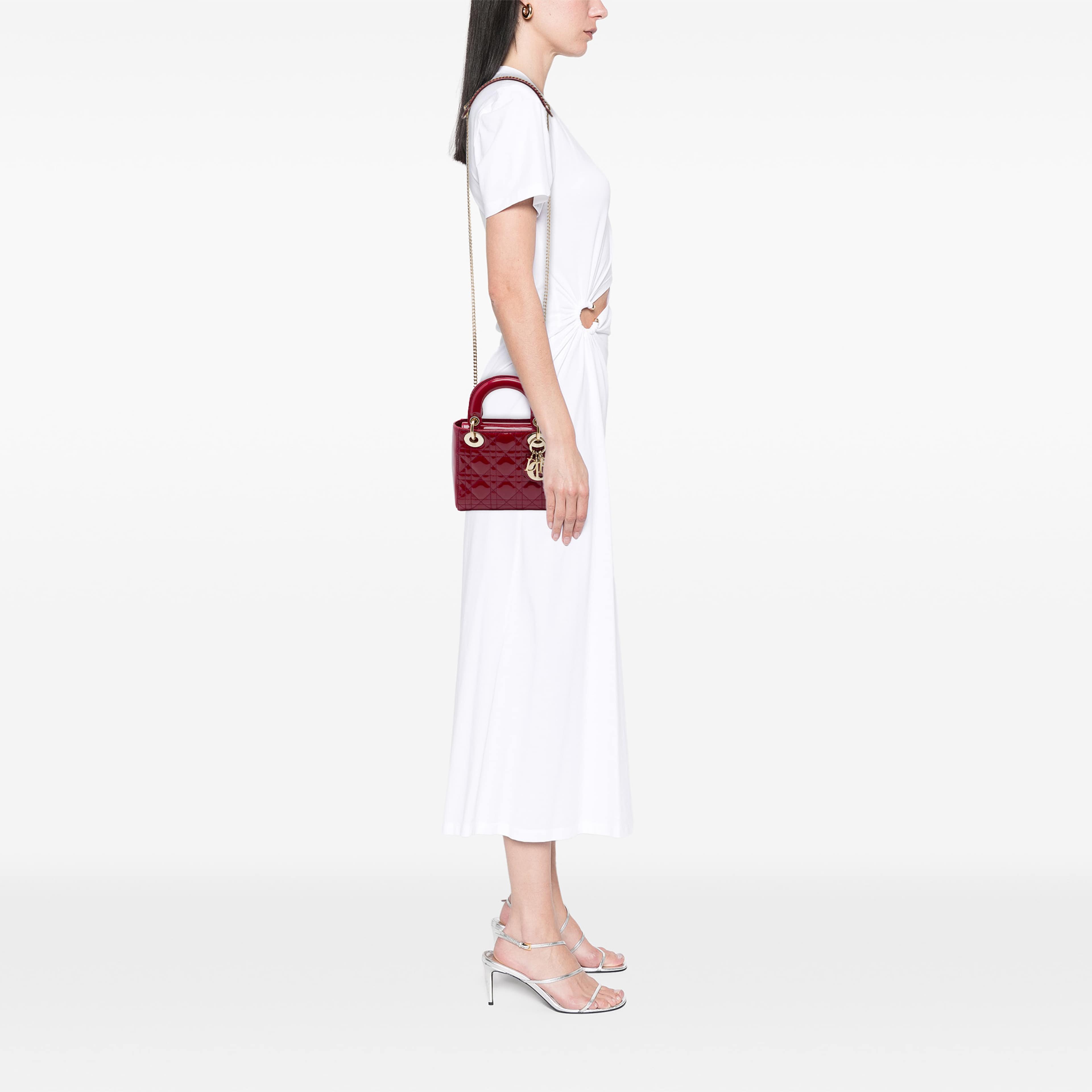 Dior Mini Patent Cannage Lady Dior, från Luxclusif, i färgen röd. Klicka för att öppna bilden i stort format