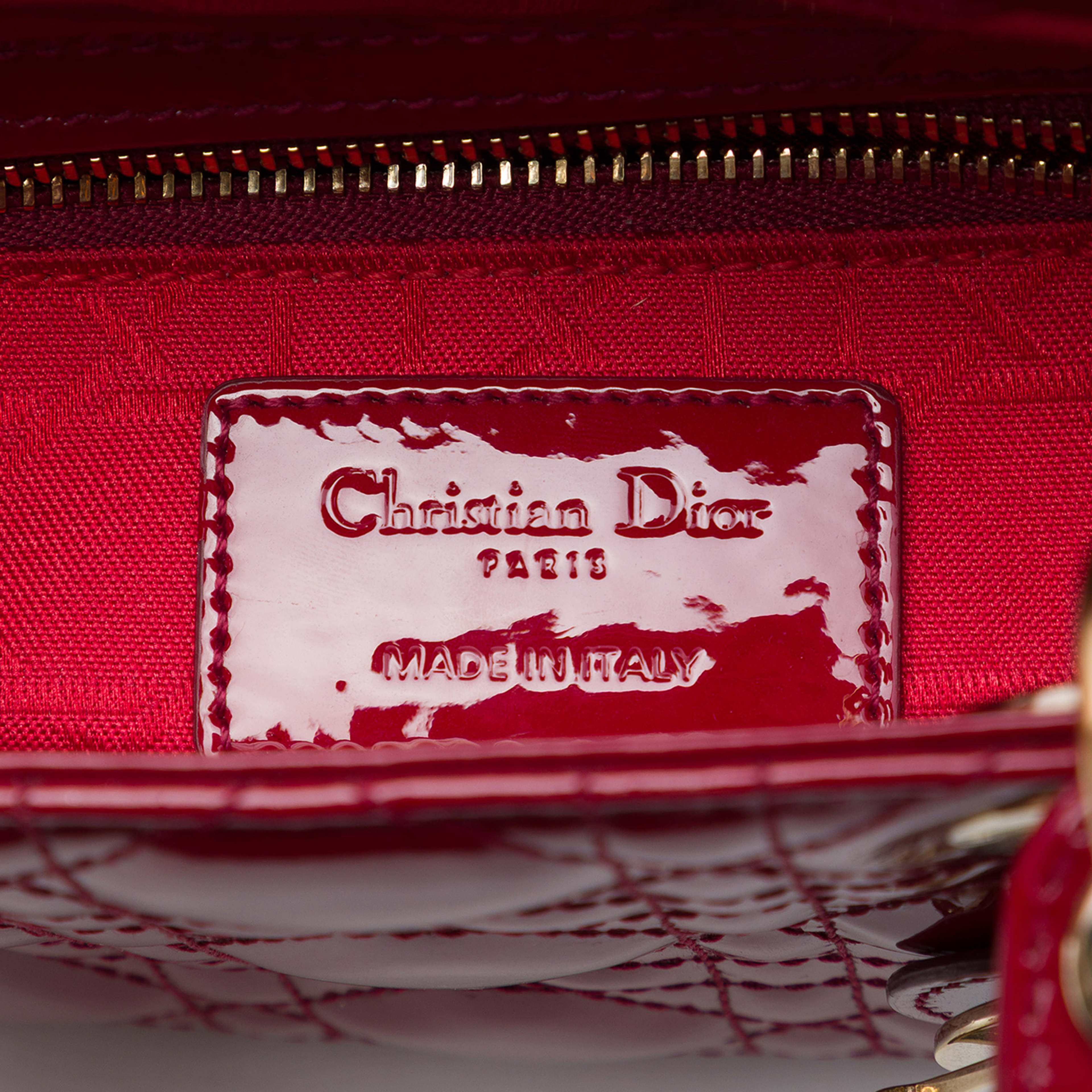 Dior Mini Patent Cannage Lady Dior, från Luxclusif, i färgen röd. Klicka för att öppna bilden i stort format