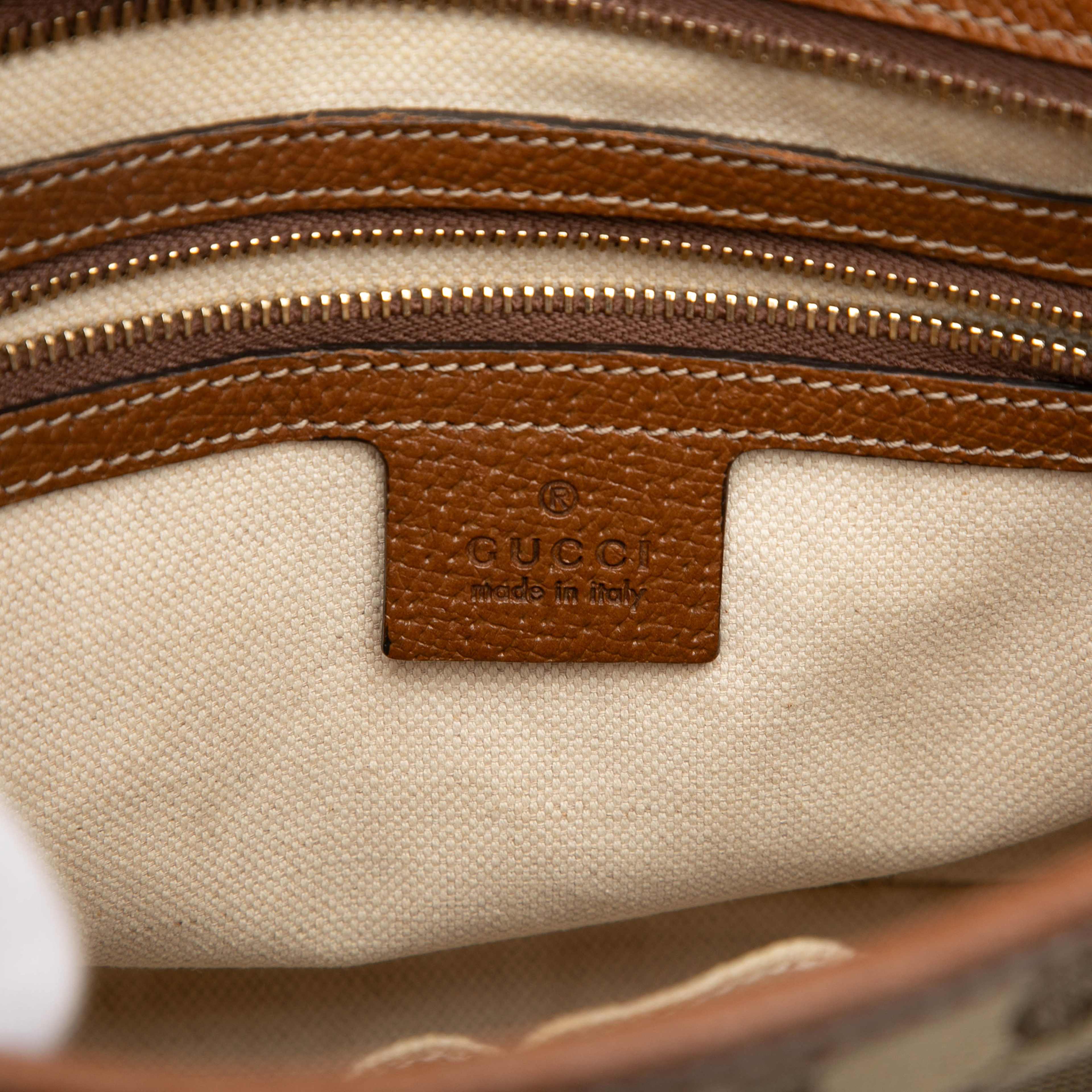 Gucci Small Gg Canvas Bree Satchel, från Luxclusif, i färgen beige. Klicka för att öppna bilden i stort format