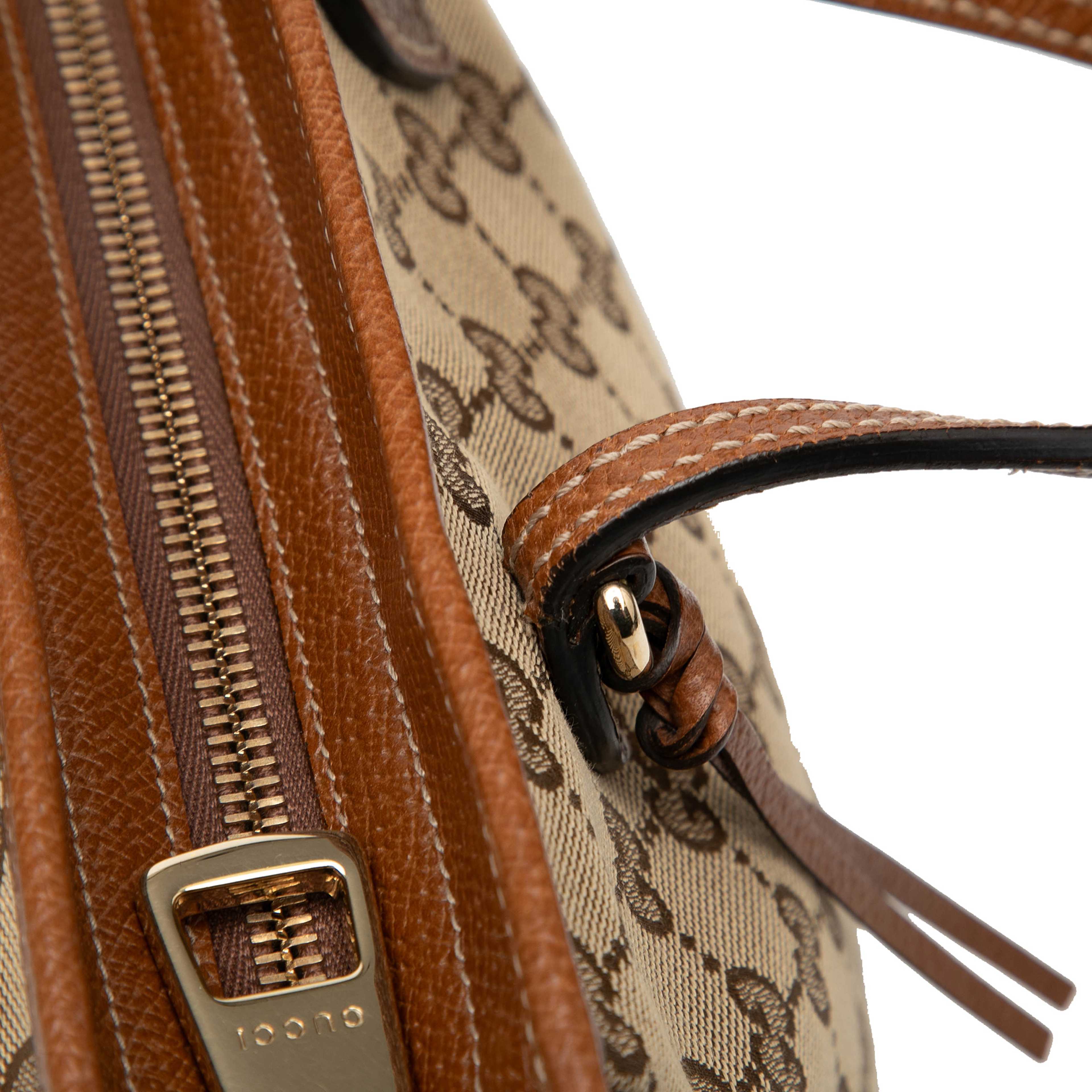 Gucci Small Gg Canvas Bree Satchel, från Luxclusif, i färgen beige. Klicka för att öppna bilden i stort format