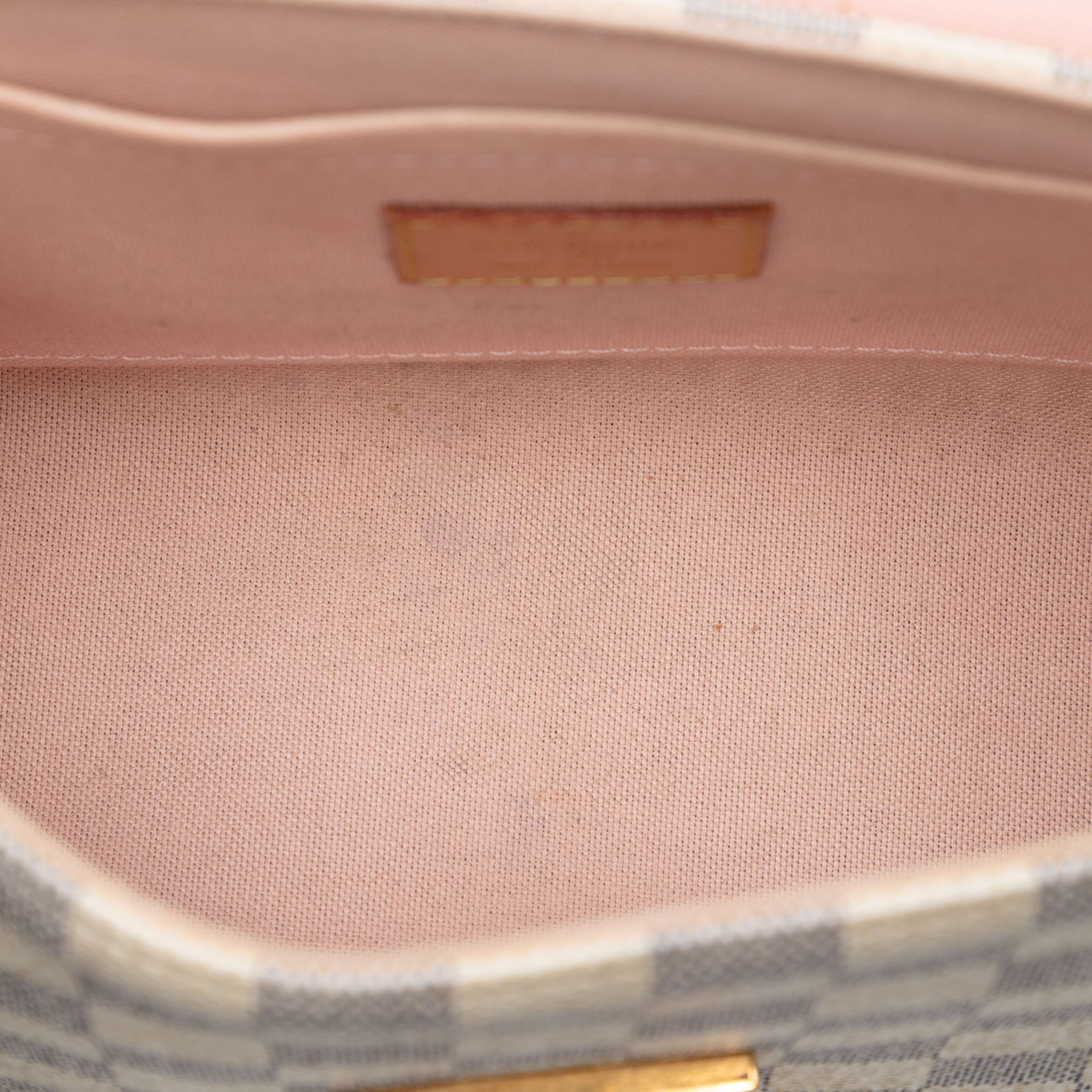 Louis Vuitton Damier Azur Croisette, från Luxclusif, i färgen white. Klicka för att öppna bilden i stort format