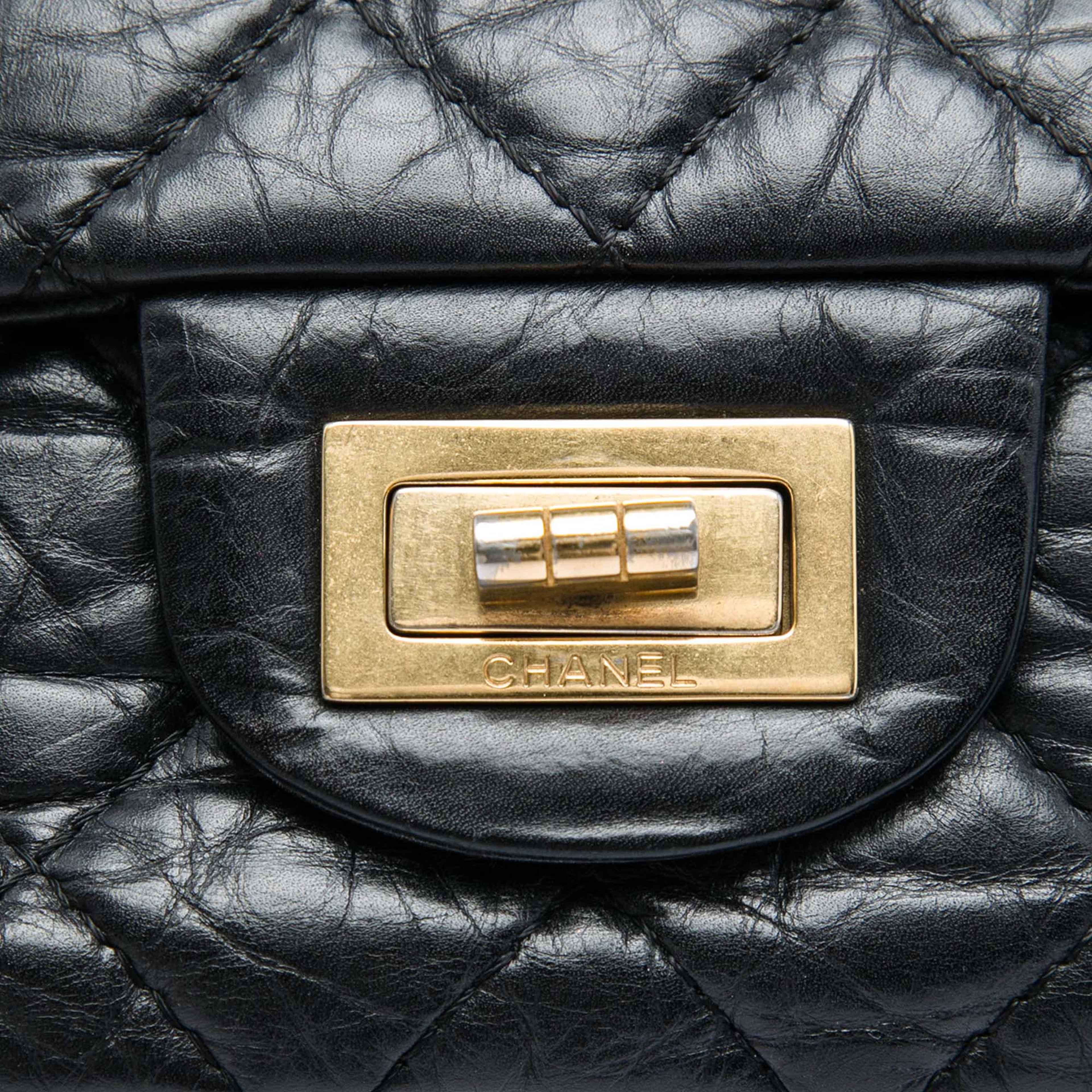 Chanel Quilted Aged Calfskin Reissue 2.55 Double Flap 227, från Luxclusif, i färgen svart. Klicka för att öppna bilden i stort format