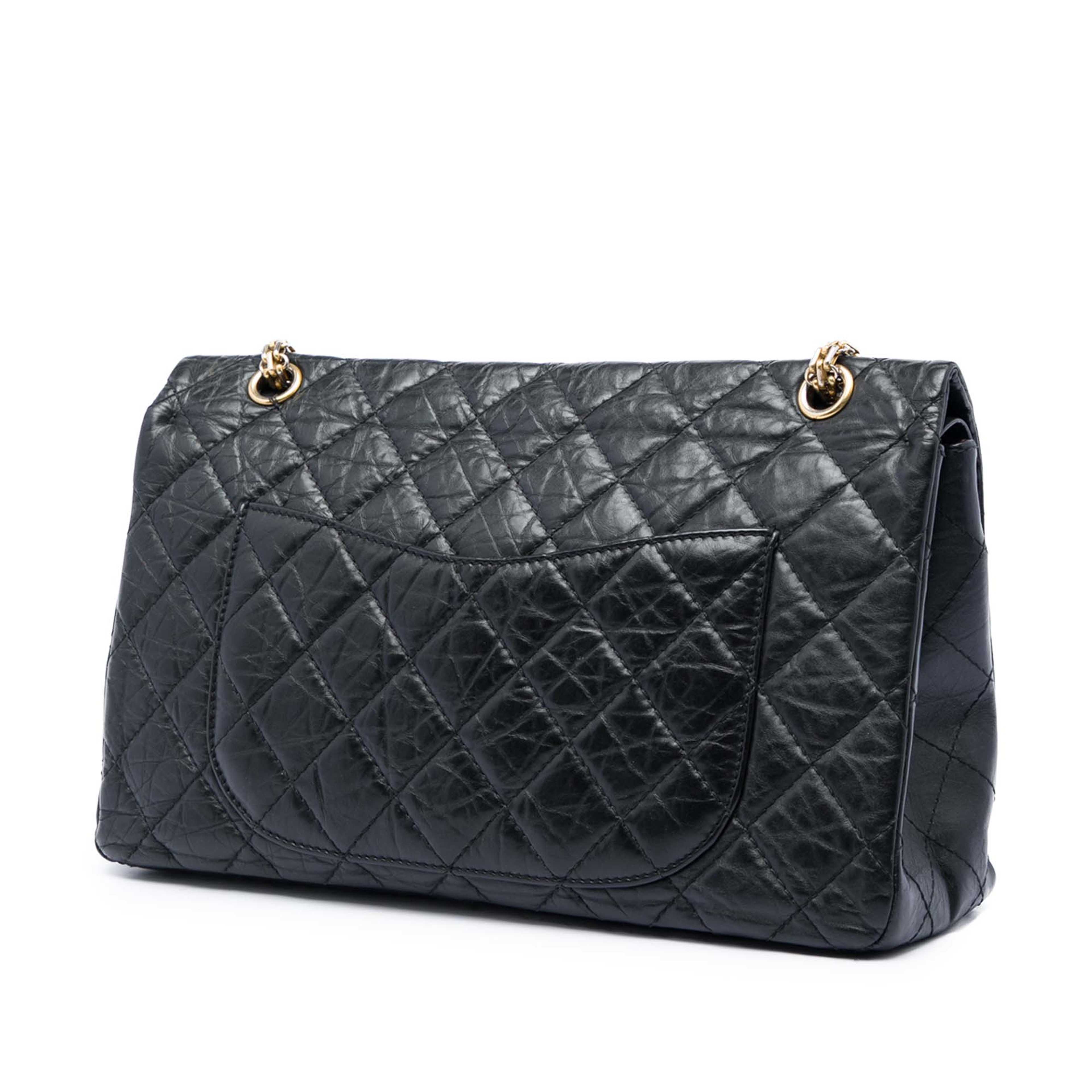 Chanel Quilted Aged Calfskin Reissue 2.55 Double Flap 227, från Luxclusif, i färgen svart. Klicka för att öppna bilden i stort format