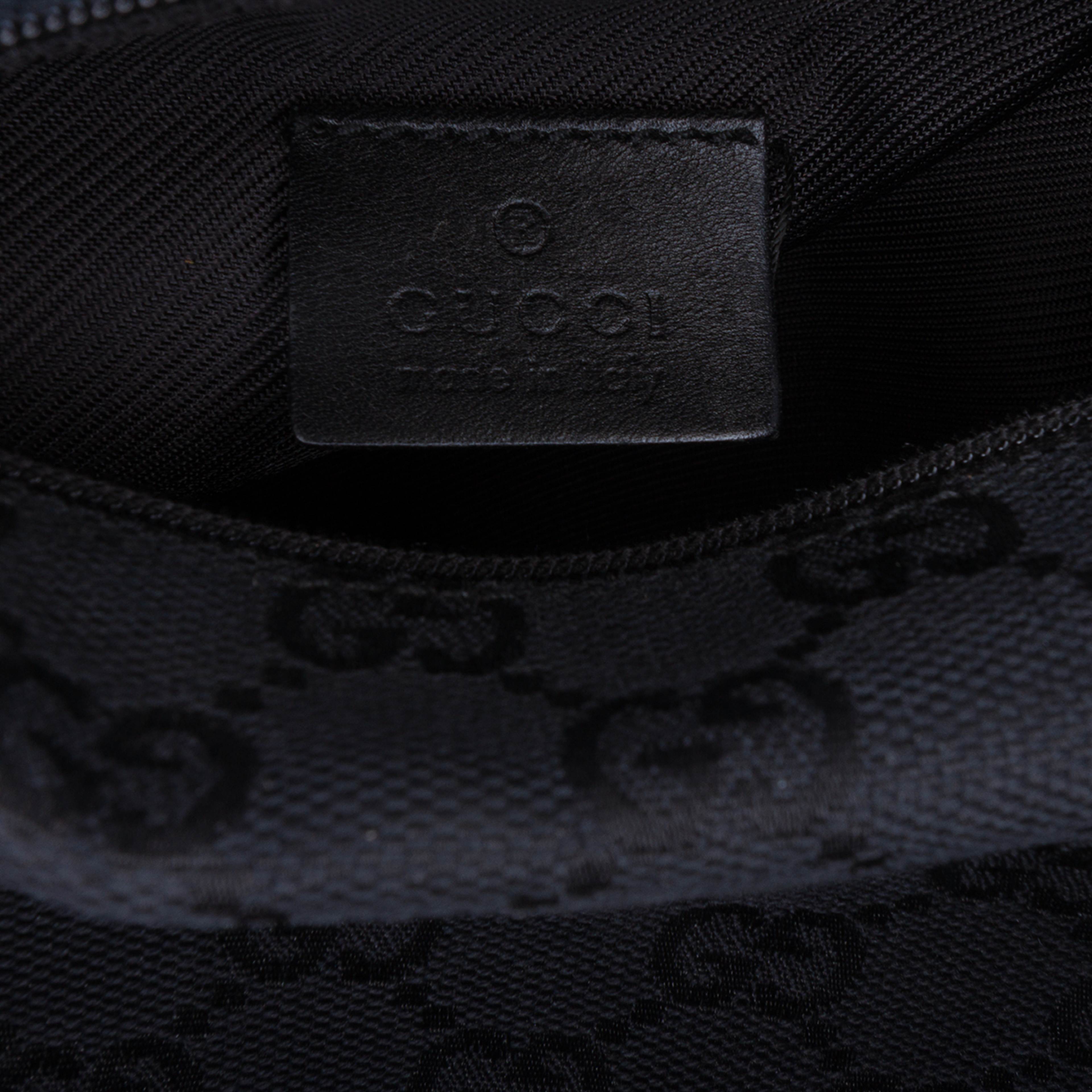 Gucci Gg Canvas Handbag, från Luxclusif, i färgen navy. Klicka för att öppna bilden i stort format