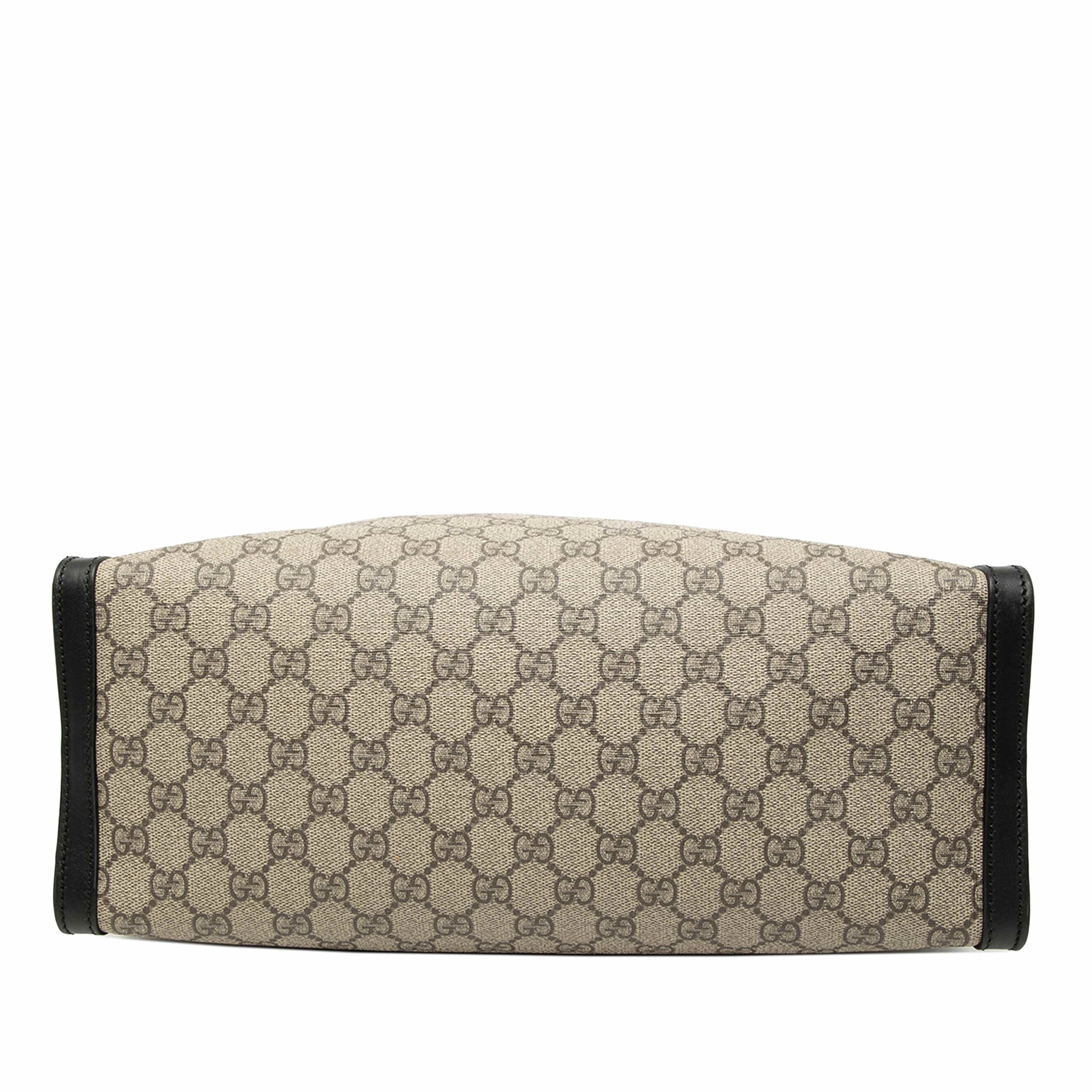 Gucci Medium Gg Supreme Padlock Tote, från Luxclusif, i färgen beige. Klicka för att öppna bilden i stort format