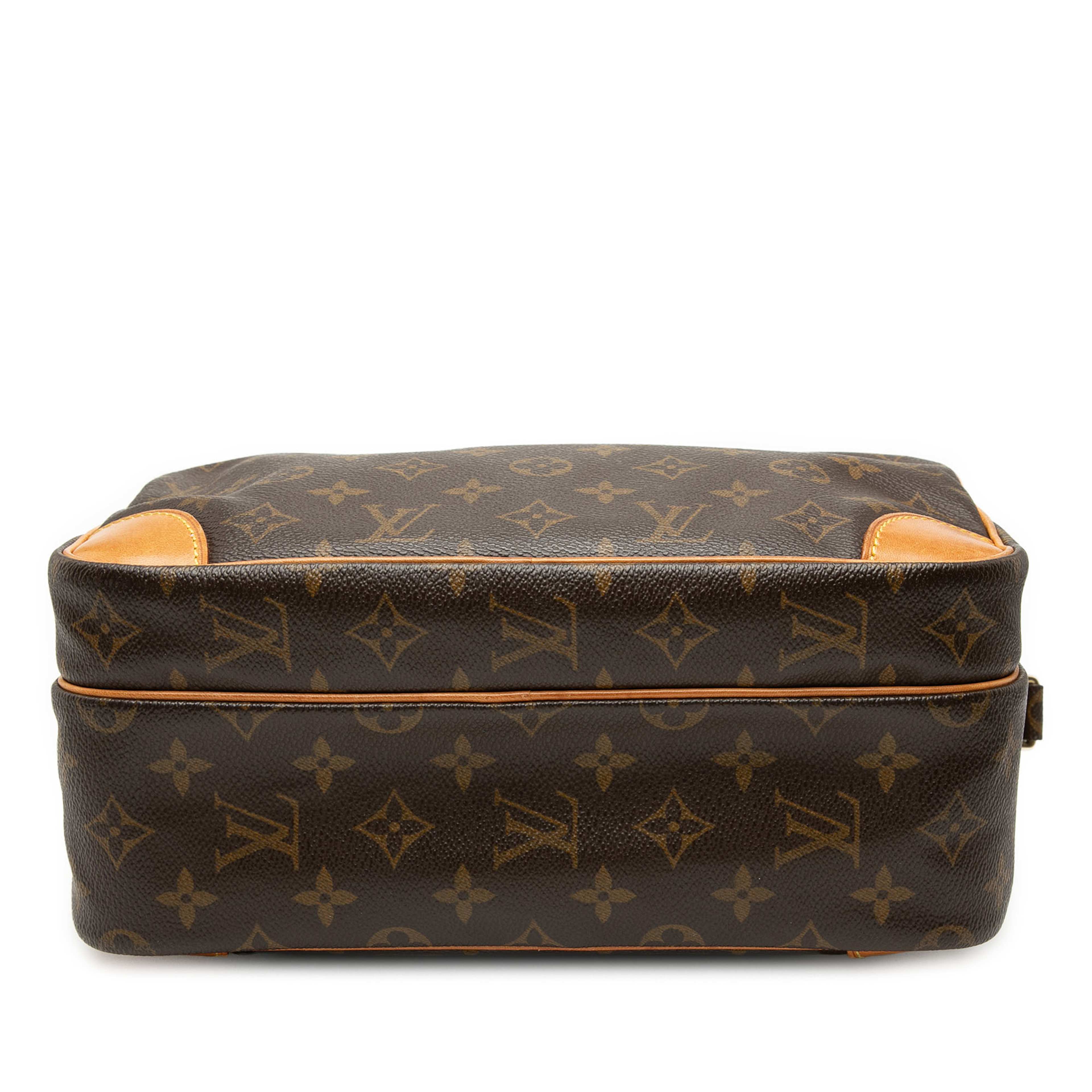 Louis Vuitton Monogram Nil Crossbody, från Luxclusif, i färgen brown. Klicka för att öppna bilden i stort format