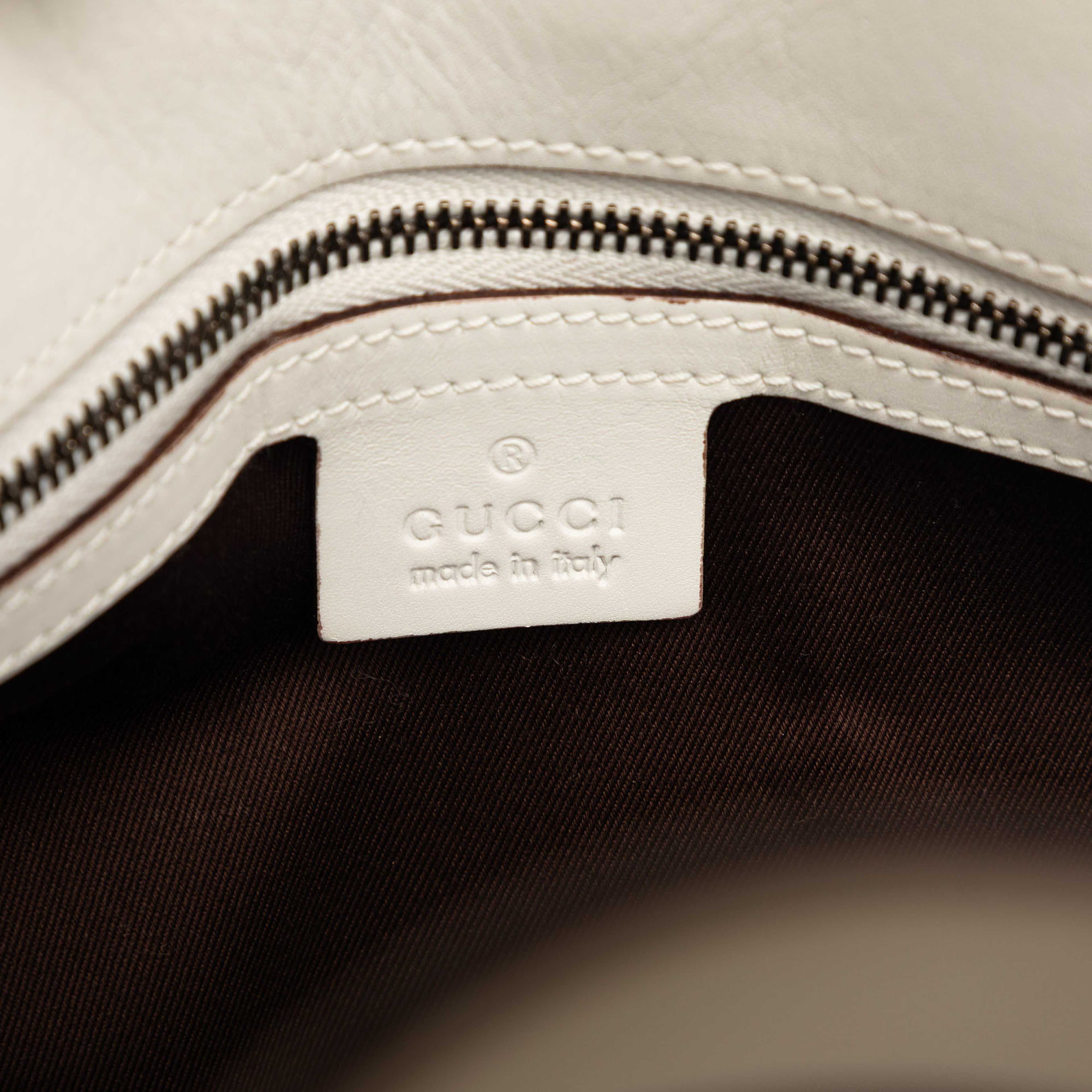 Gucci Gg Canvas Tote, från Luxclusif, i färgen vit. Klicka för att öppna bilden i stort format