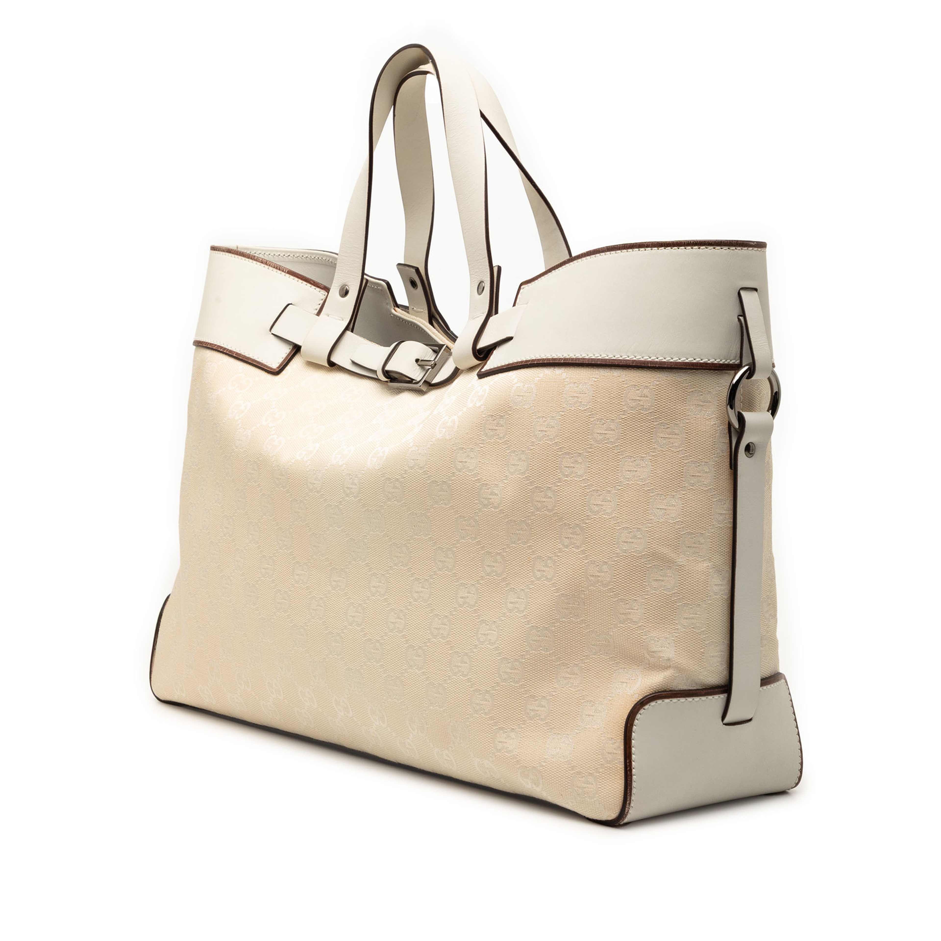 Gucci Gg Canvas Tote, från Luxclusif, i färgen vit. Klicka för att öppna bilden i stort format