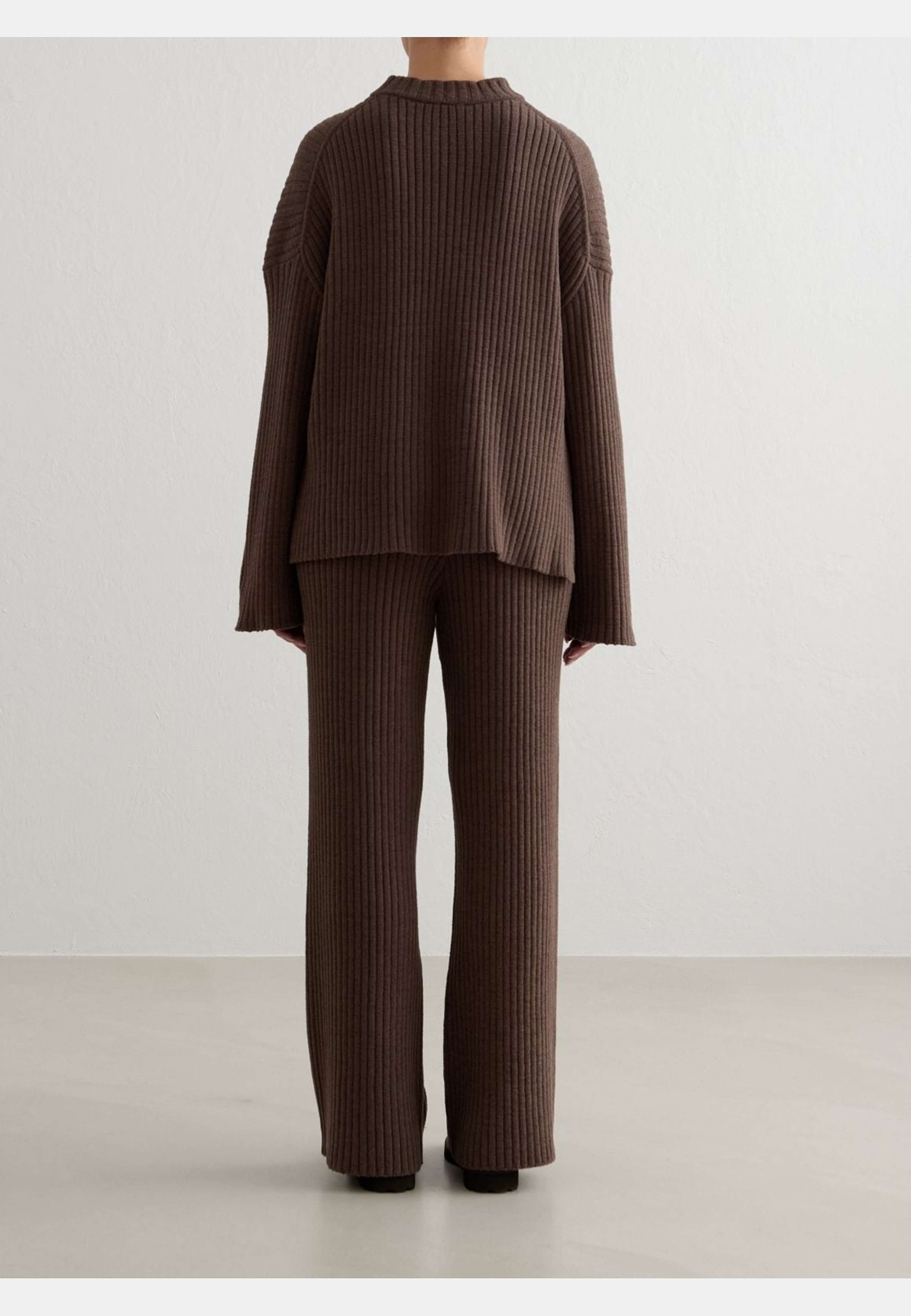 Rib Knit Sweater, från aim'n, i färgen macchiato. Klicka för att öppna bilden i stort format