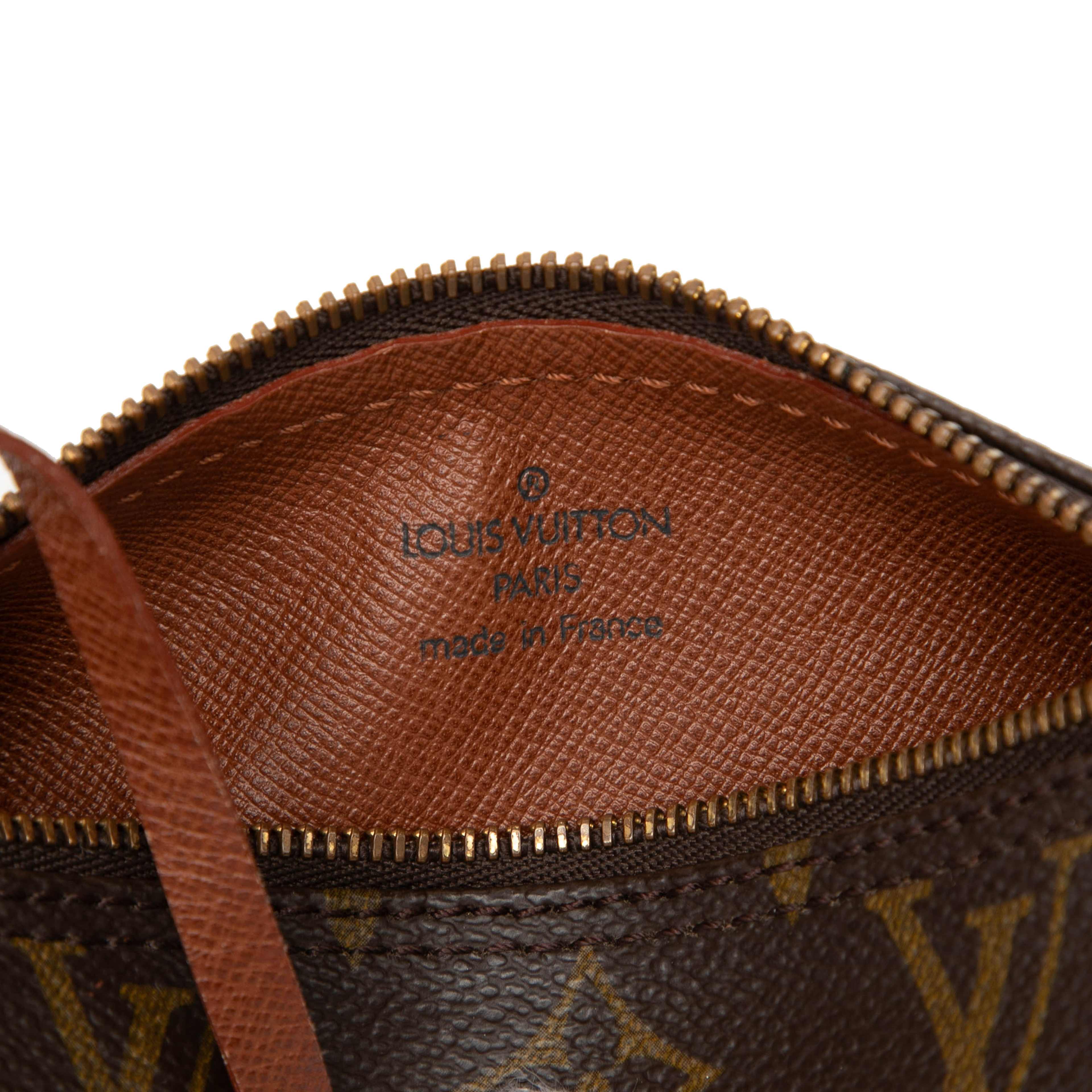 Louis Vuitton Monogram Papillon Pochette, från Luxclusif, i färgen brun. Klicka för att öppna bilden i stort format
